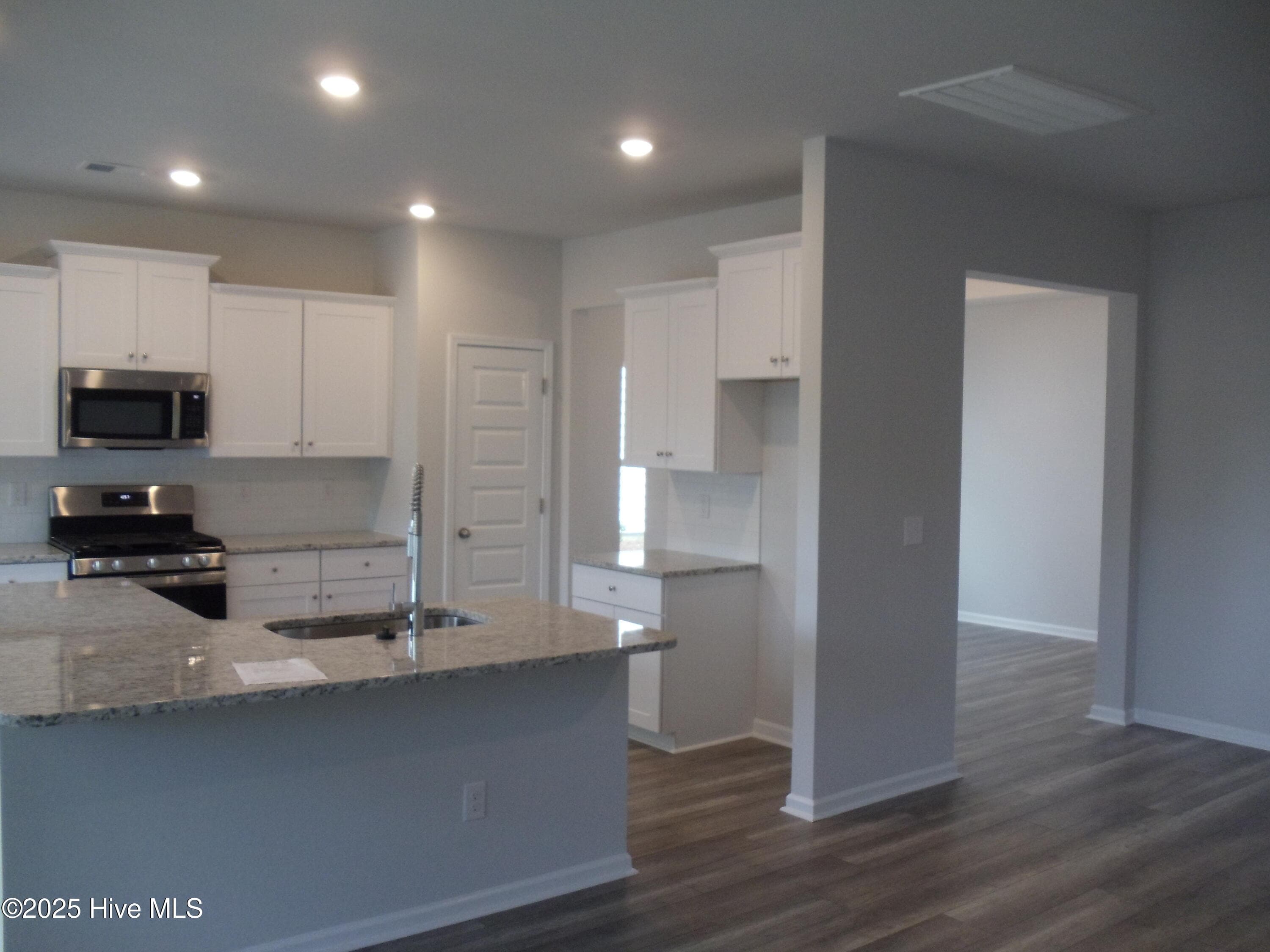 Single Family Residence at 8747 NW Nashville Drive NW Litchfiled Il Lot 1214, Calabash, NC 28467, photo 2 of 11