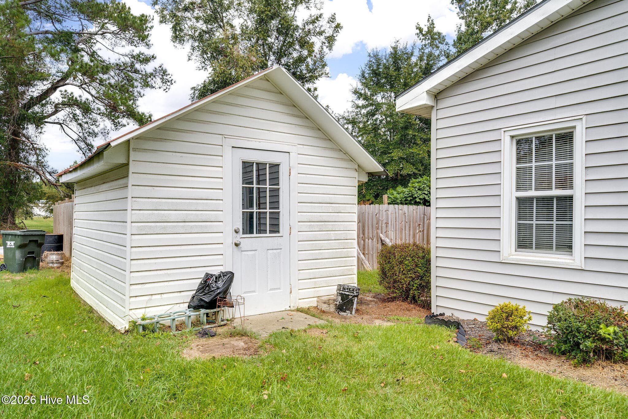 Single Family Residence at 115 E Murphy Street, Wallace, NC 28466, photo 3 of 24
