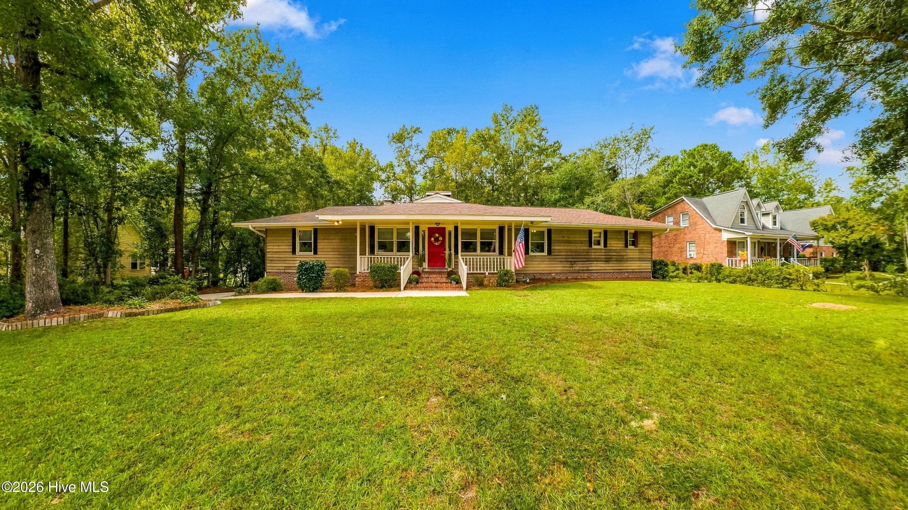 Single Family Residence at 306 Shore Point Drive, Wilmington, NC 28411, photo 2 of 86