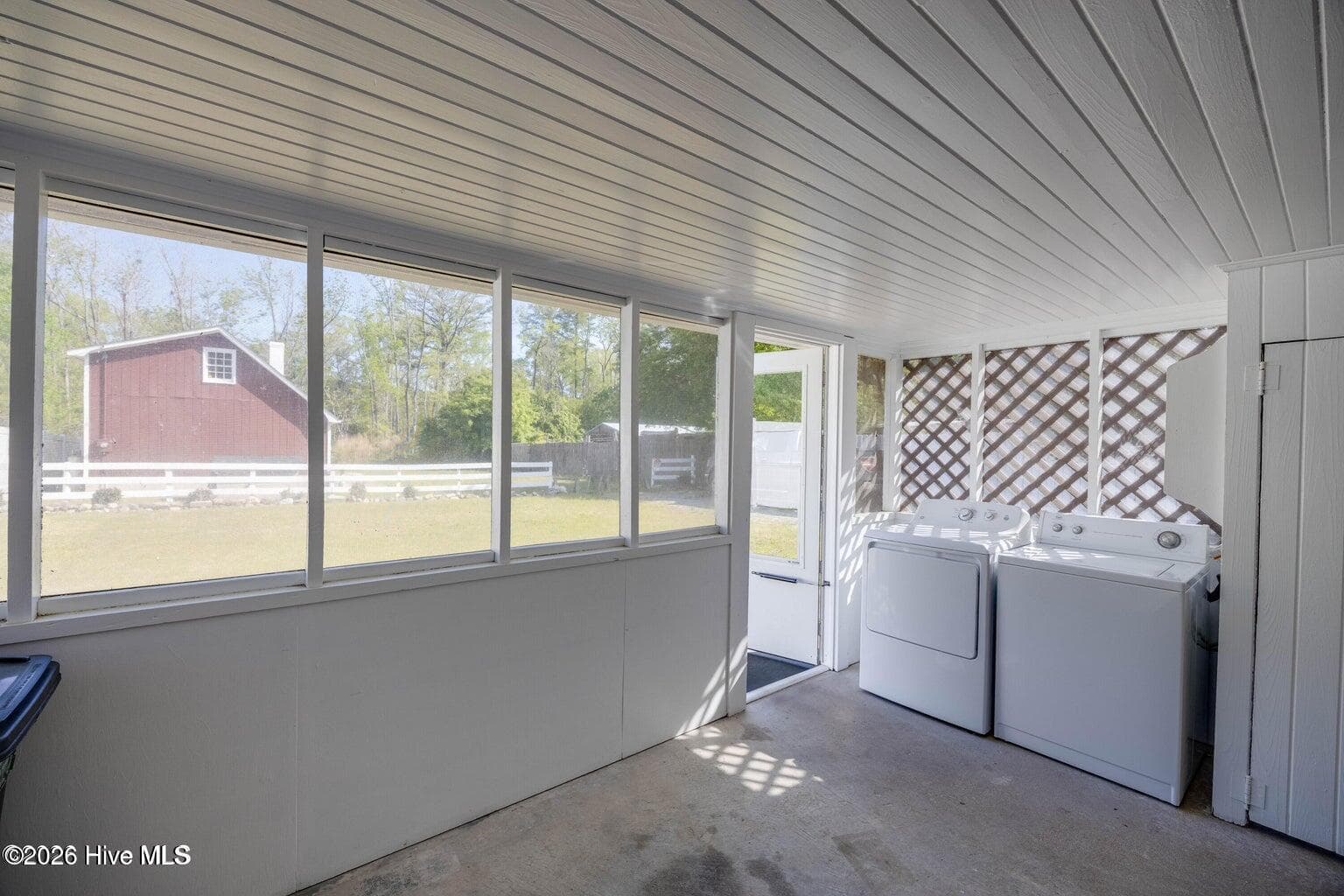 Screen Porch & Laundry Area - 322 River Road, Washington, NC 27889, Washington