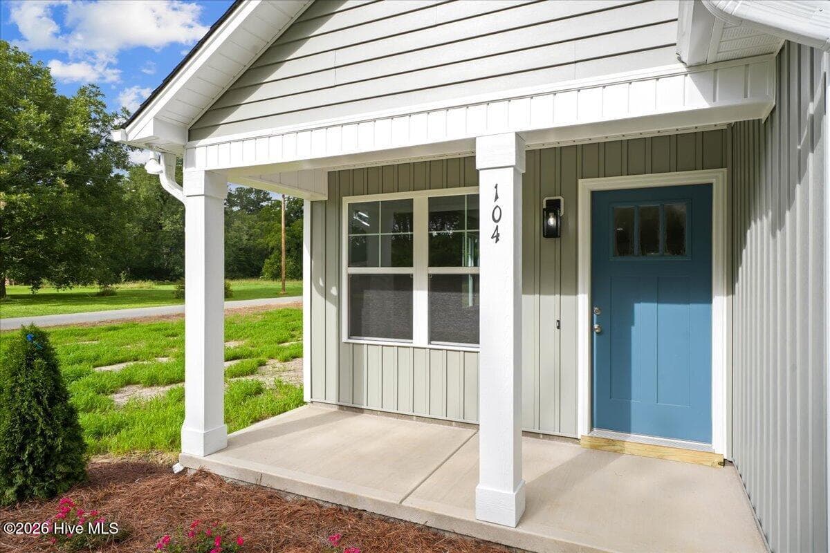 Single Family Residence at 104 Lee Street, Roseboro, NC 28382, photo 2 of 37