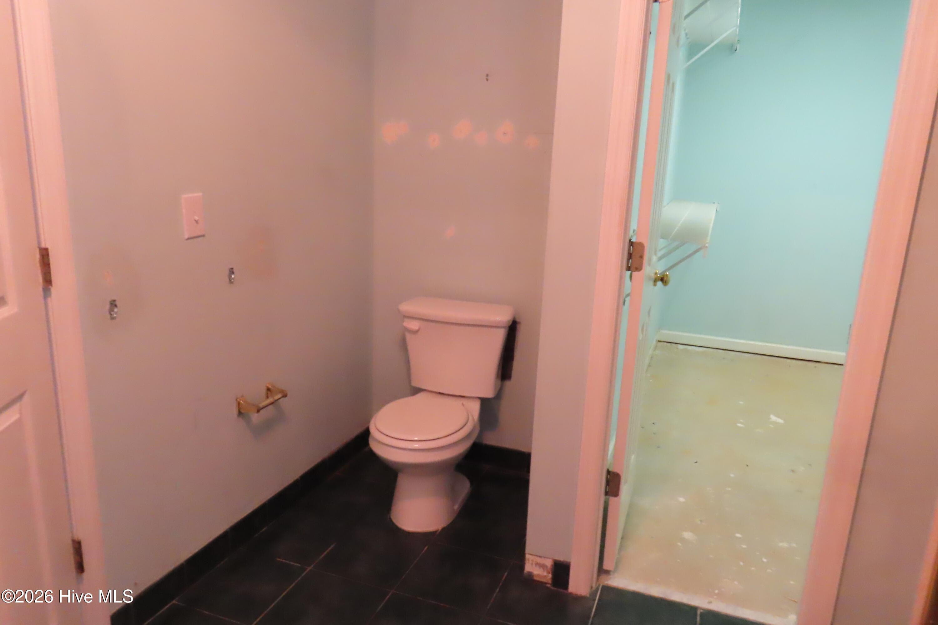Primary toilet area - 492 Granite Point, Augusta, GA 30907