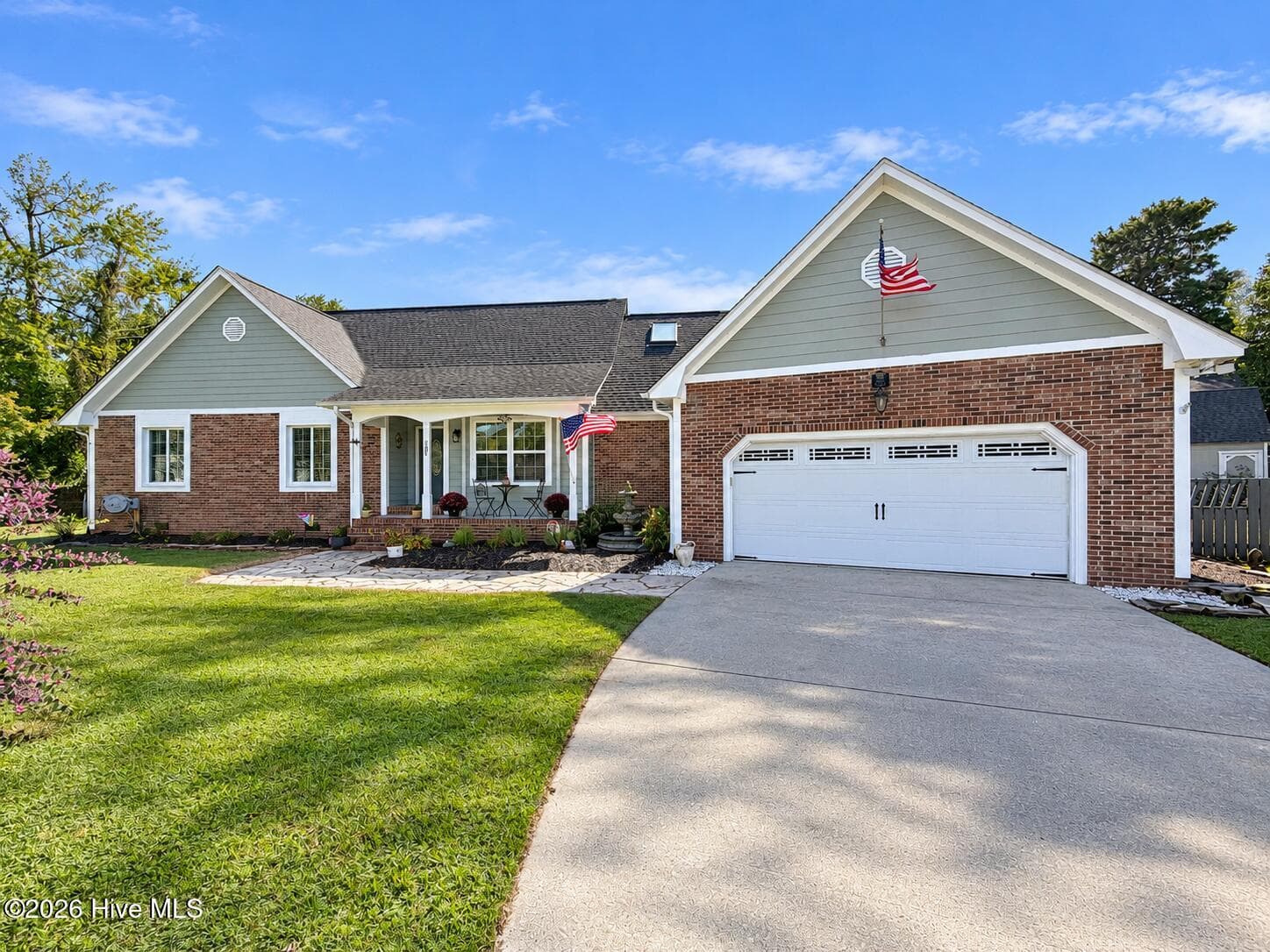 Single Family Residence at 107 Bogey Court, Hampstead, NC 28443, photo 2 of 55
