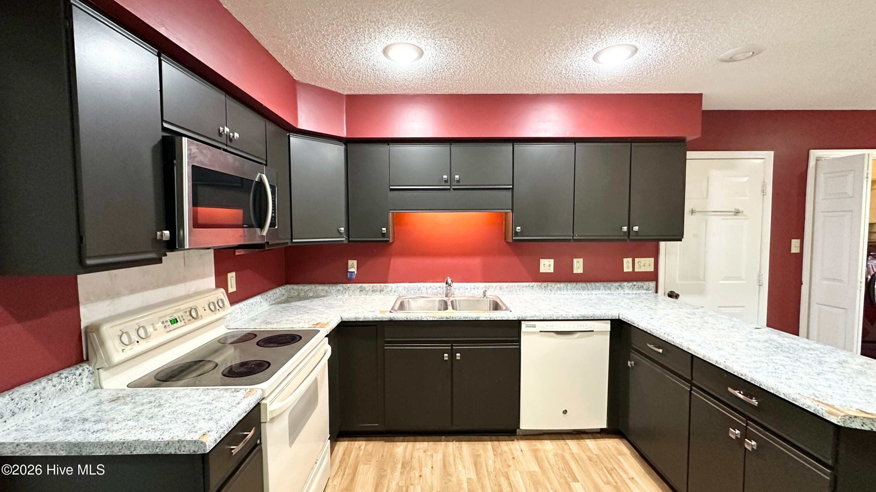 Single Family Residence at 1935 Caracara Drive, New Bern, NC 28560, photo 3 of 5