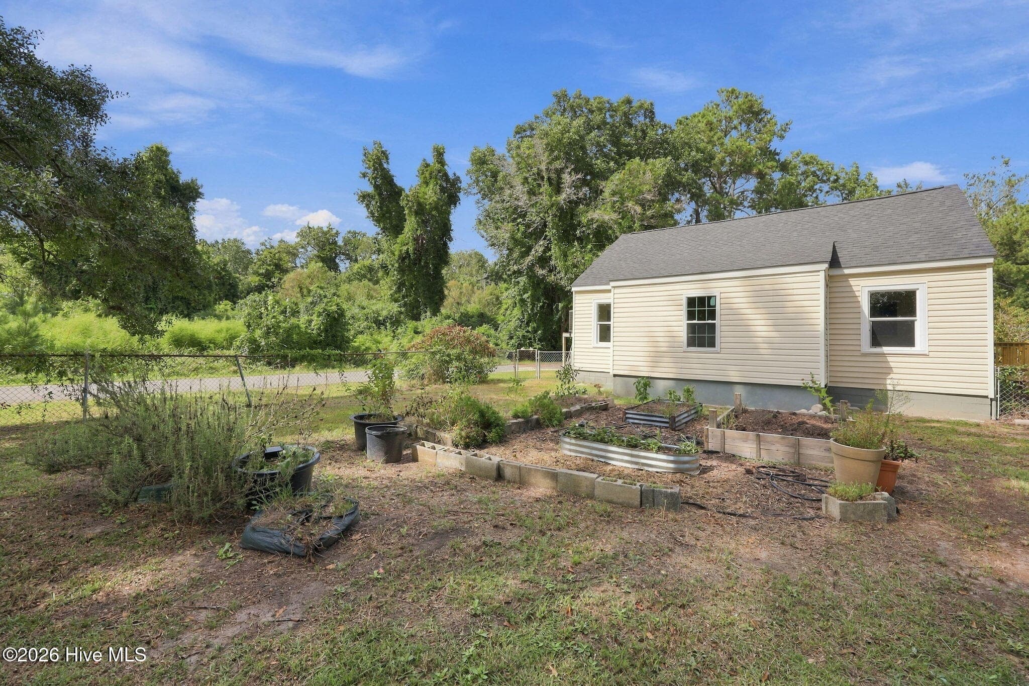 Single Family Residence at 2707 Alabama Avenue, New Bern, NC 28560, photo 7 of 56