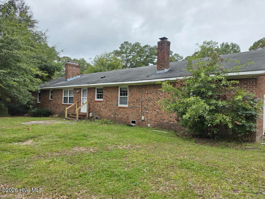 Single Family Residence at 2211 Tanglewood Drive, Kinston, NC 28504, photo 3 of 15