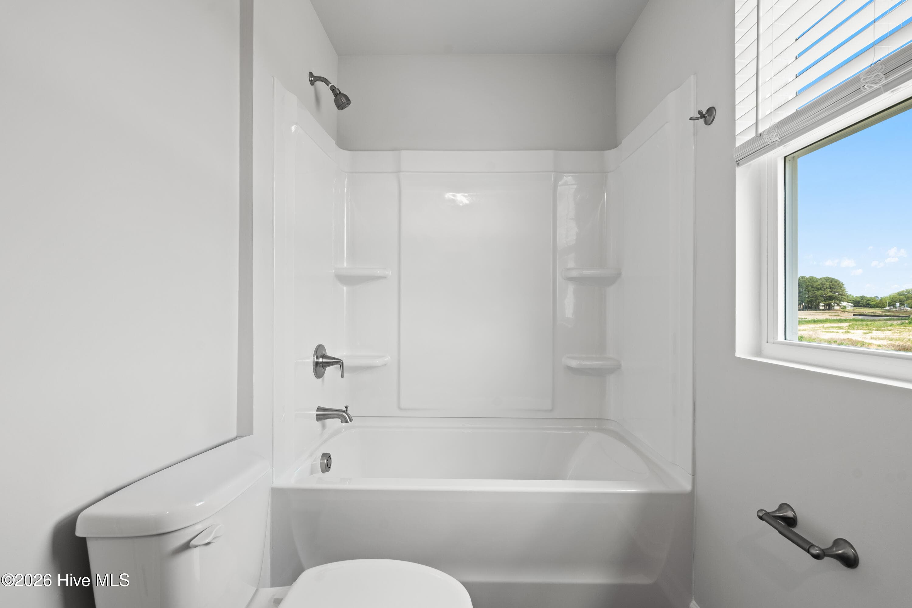Tub/Shower Combo - 141 N Squires Run Lane, Richlands, NC 28574