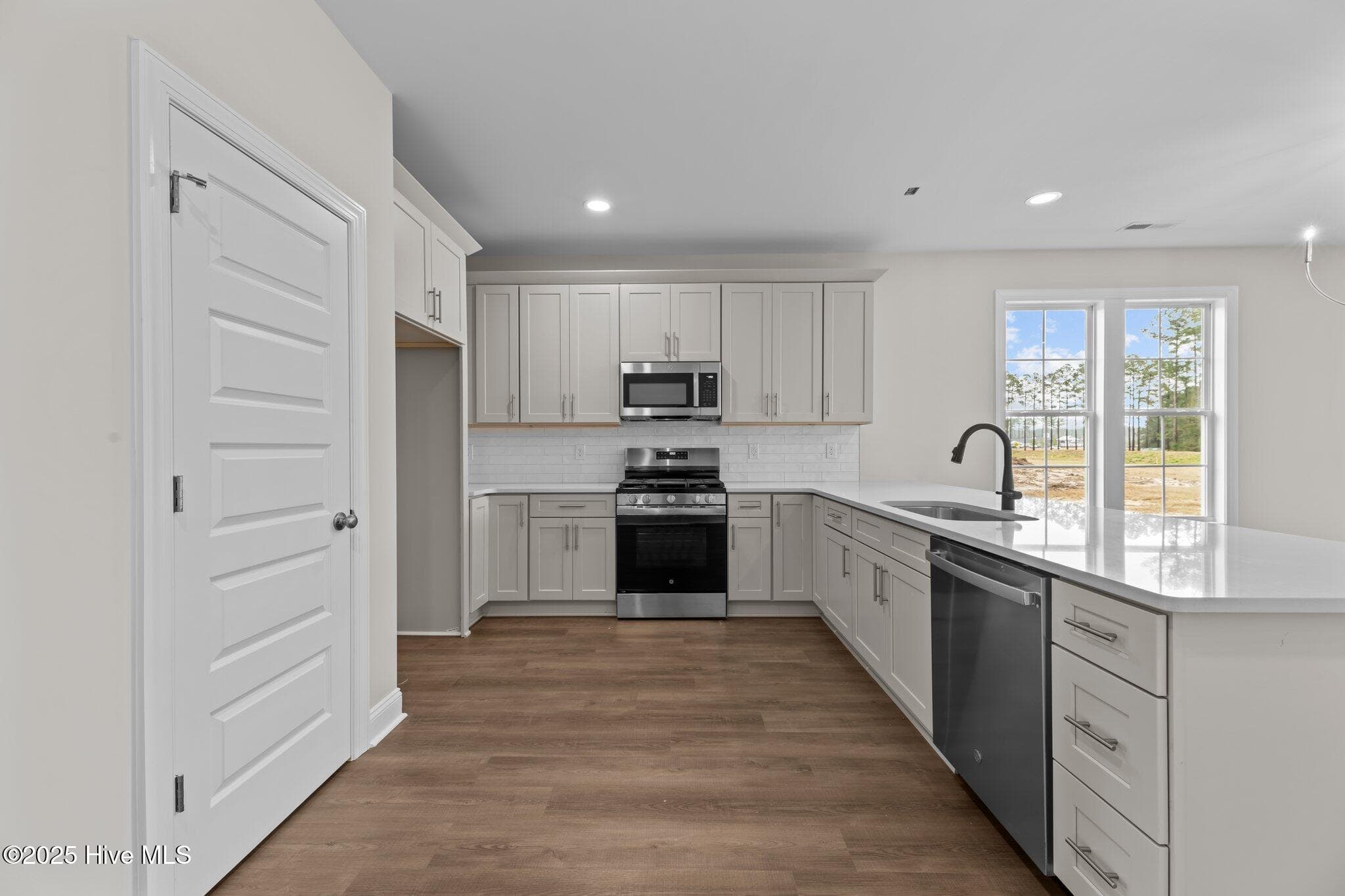 Single Family Residence at 1015 Brighton Drive, New Bern, NC 28562, photo 21 of 47