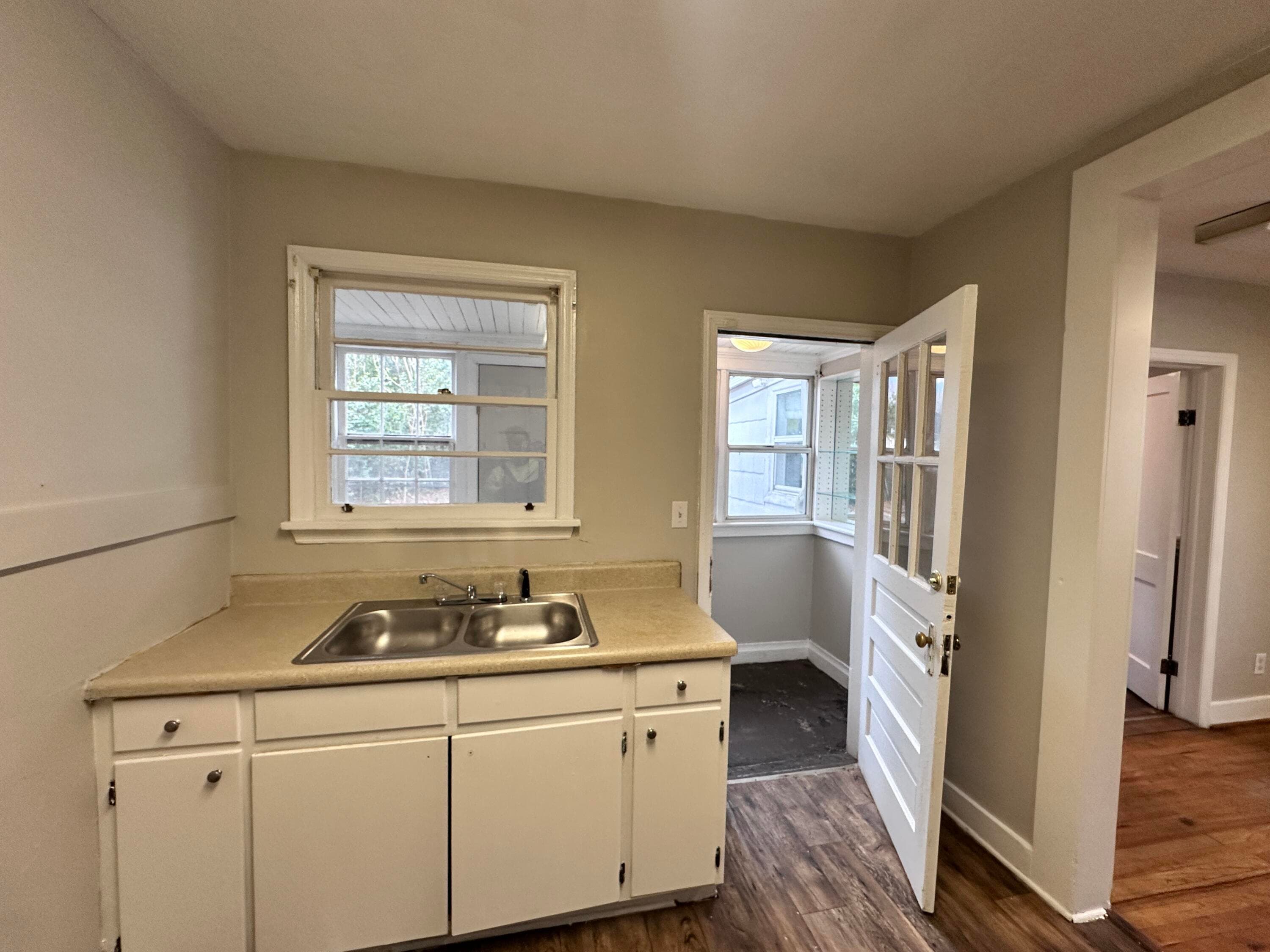 Single Family Residence at 2619 Wrightsboro Road, Augusta, GA 30904, photo 9 of 24