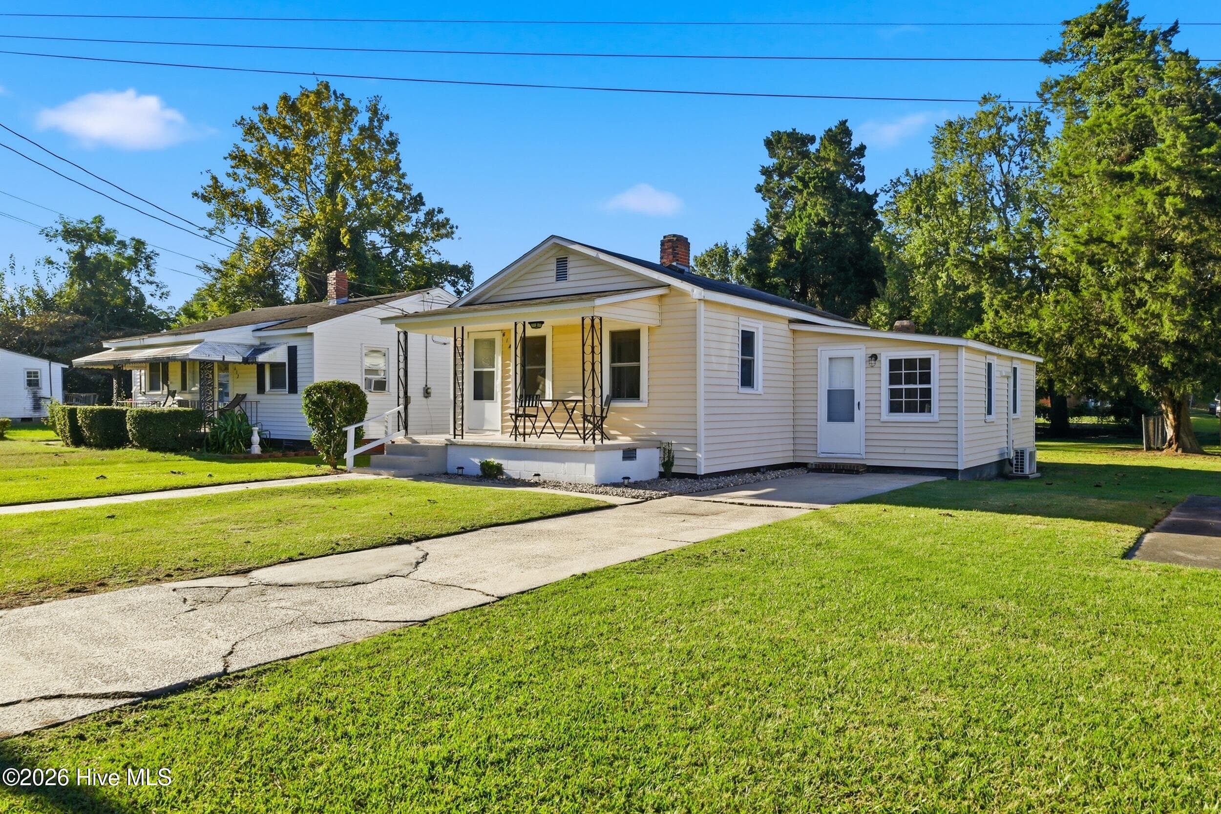 Single Family Residence at 614 W 10th Street, Washington, NC 27889, photo 6 of 26