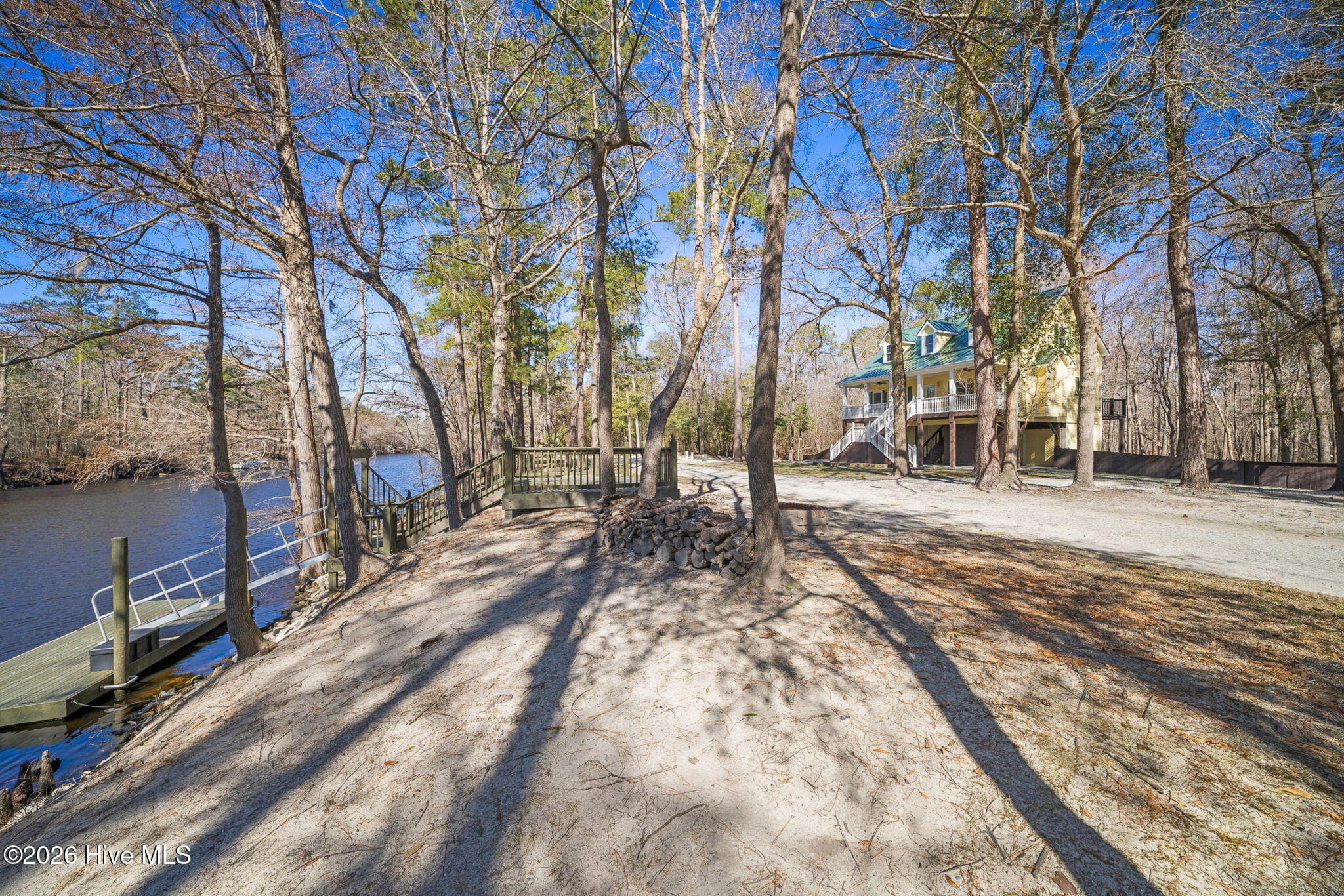 Single Family Residence at 815 Riverview Drive, Burgaw, NC 28425, photo 7 of 9