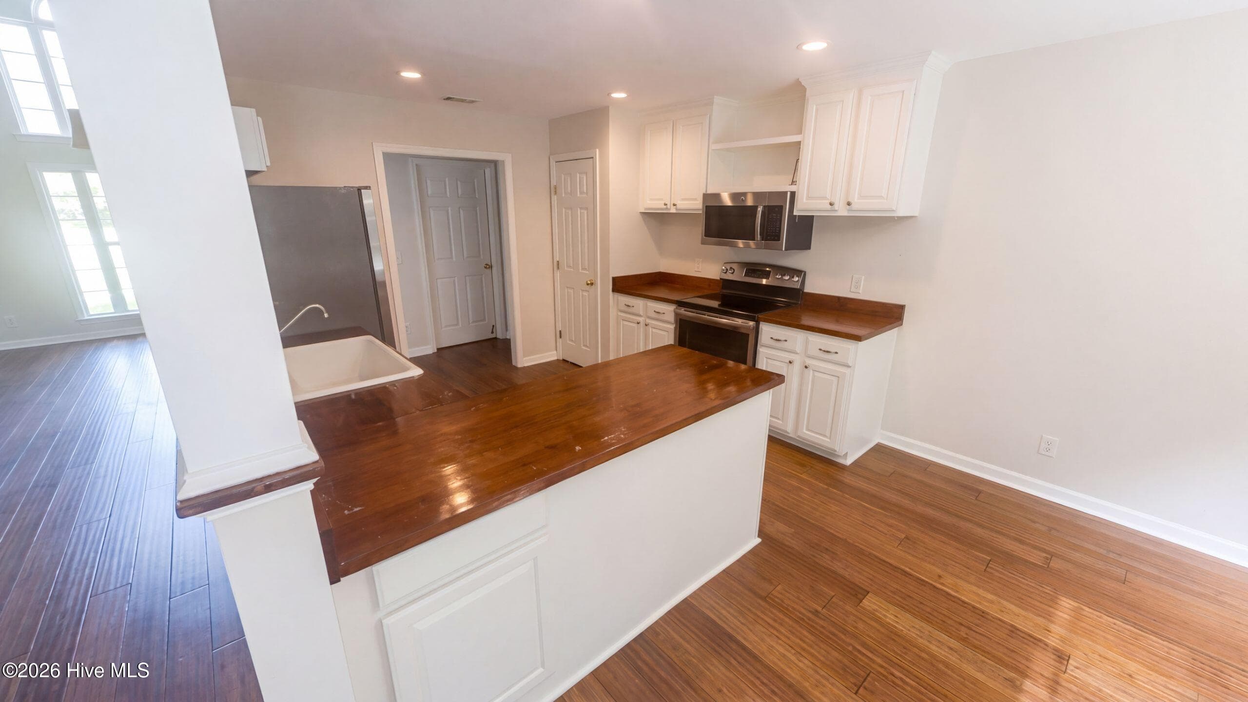 Single Family Residence at 111 Fire Thorn, Pooler, GA 31322, photo 2 of 23