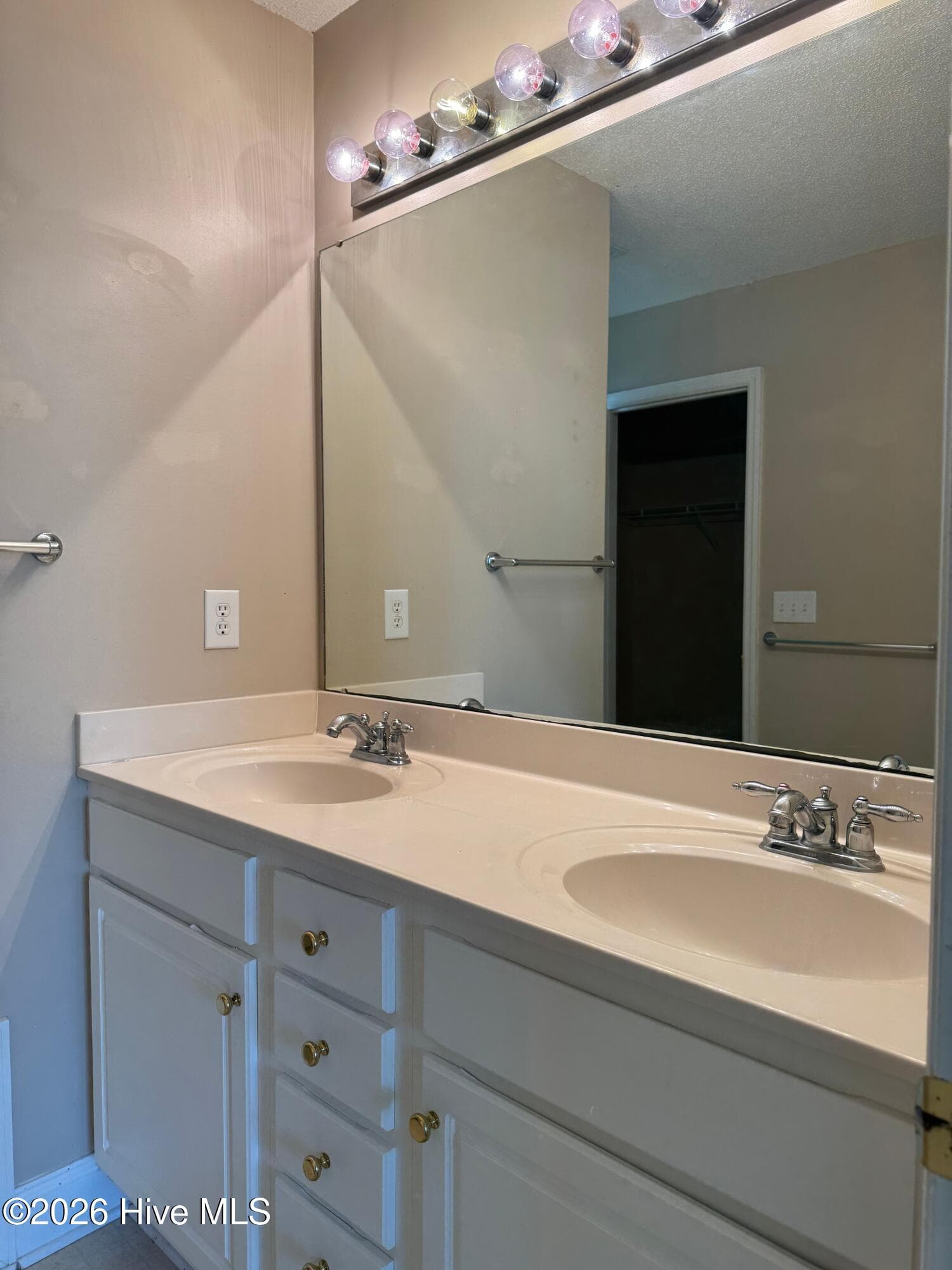 Single Family Residence at 112 Inge Court, New Bern, NC 28562, photo 20 of 24