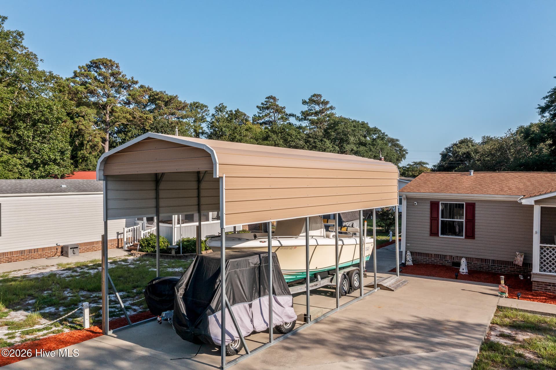 Manufactured Home at 1989 Scotch Sea Lane SW, Supply, NC 28462, photo 18 of 49