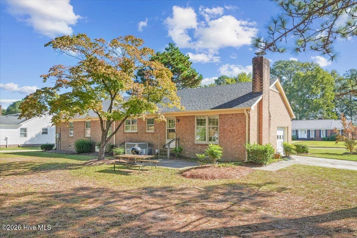 Single Family Residence at 3000 Camelot Drive, Kinston, NC 28504, photo 7 of 51