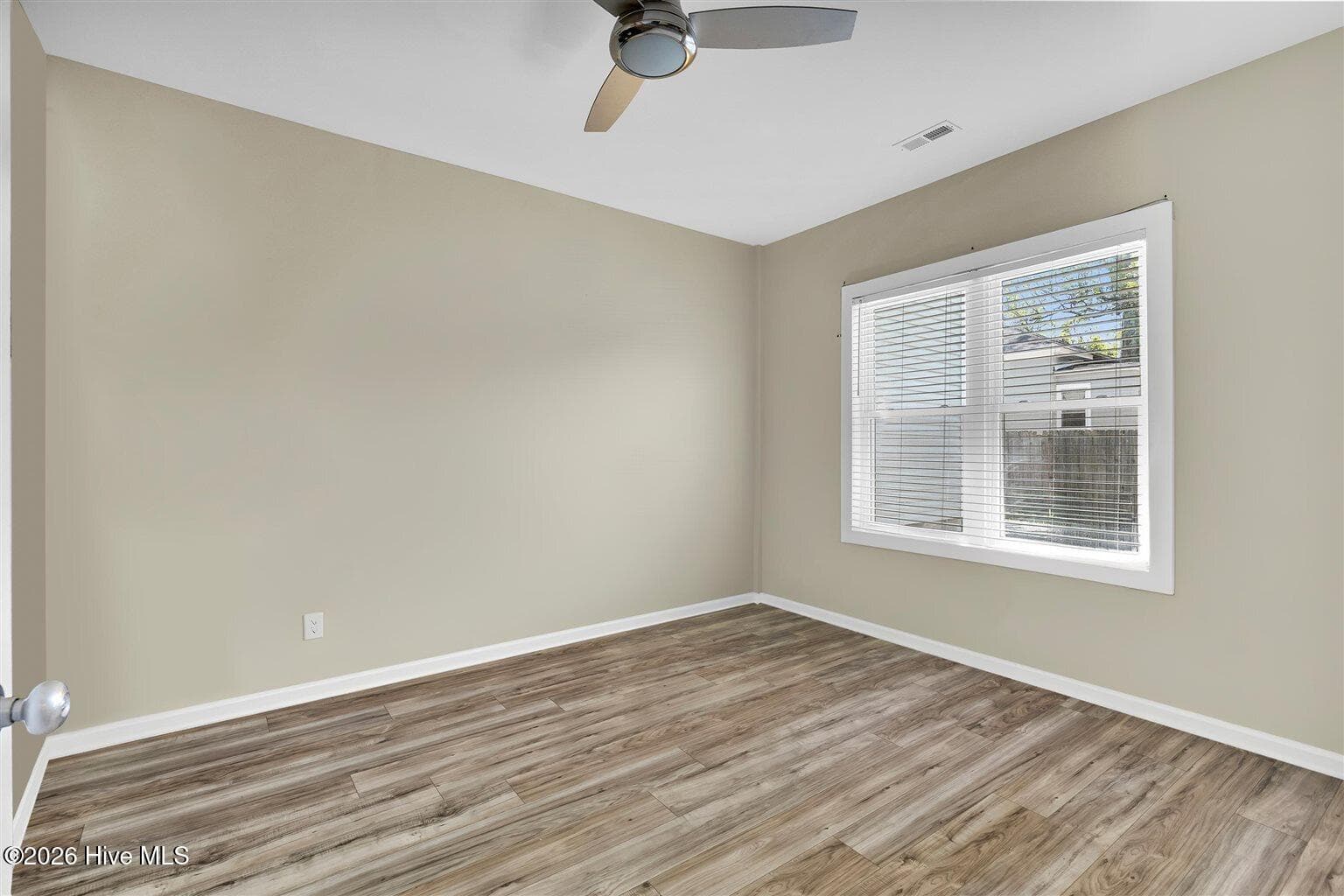 back unit bed 1 - 305 Macmillan Avenue N, Wilmington, NC 28403