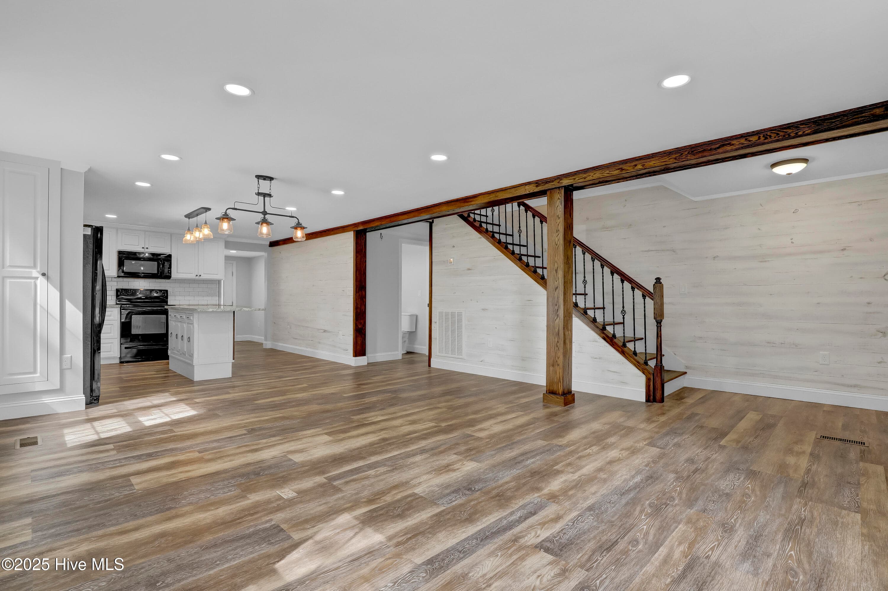 Single Family Residence at 2971 Penderlea Highway, Burgaw, NC 28425, photo 6 of 26