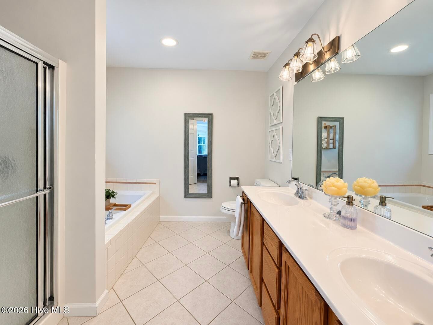 Single Family Residence at 305 Shearwater Drive, Hampstead, NC 28443, photo 27 of 40