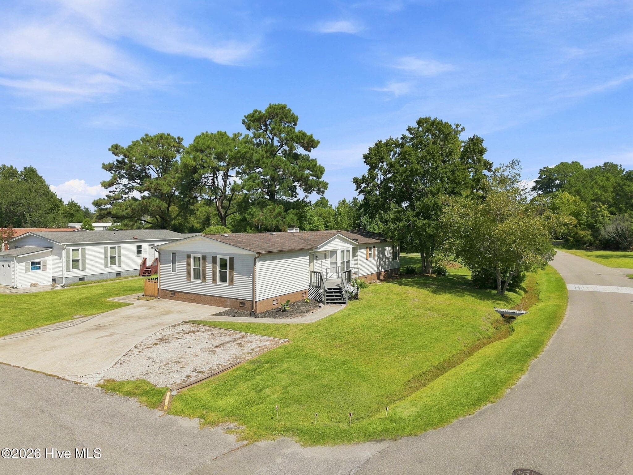 Manufactured Home at 900 Lighthouse Court, Hampstead, NC 28443, photo 32 of 44