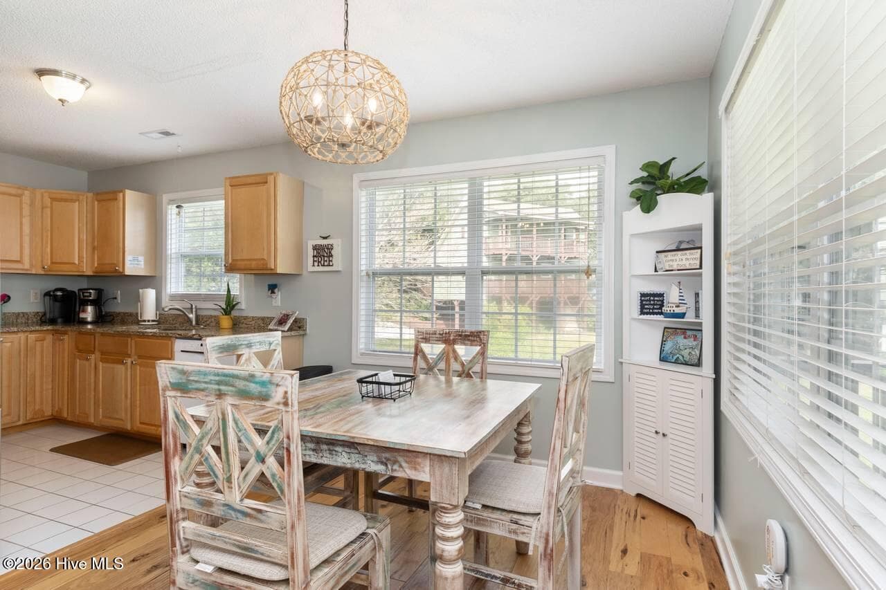 Single Family Residence at 303 Osprey Ridge Court, Emerald Isle, NC 28594, photo 11 of 23