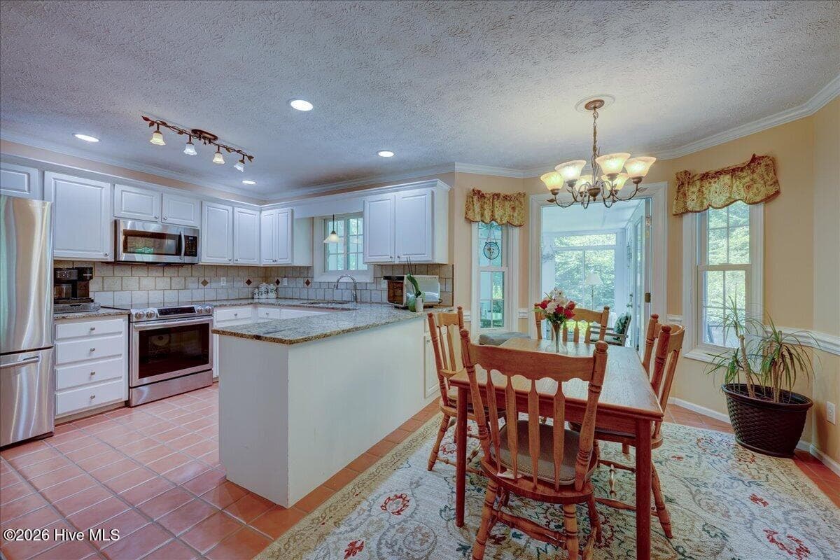 Single Family Residence at 306 Taliaferro Lane, New Bern, NC 28560, photo 18 of 53