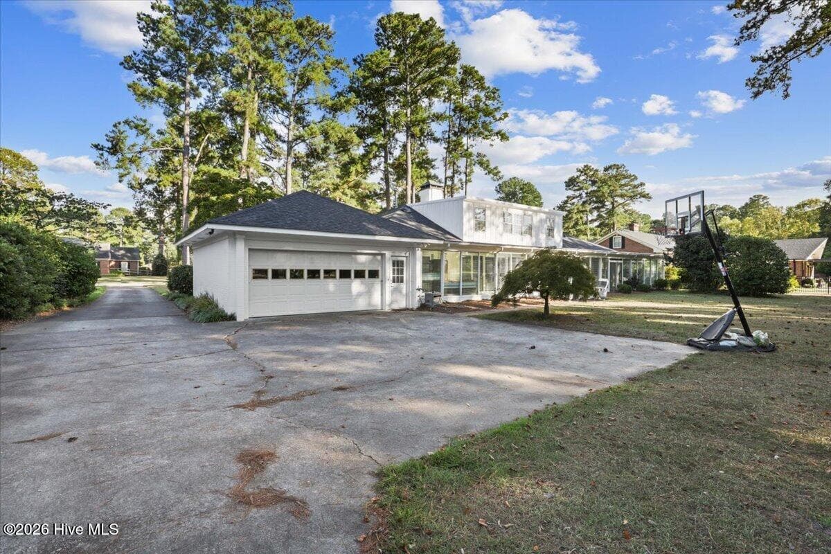 Single Family Residence at 1304 Greenbriar Road, Kinston, NC 28501, photo 11 of 66