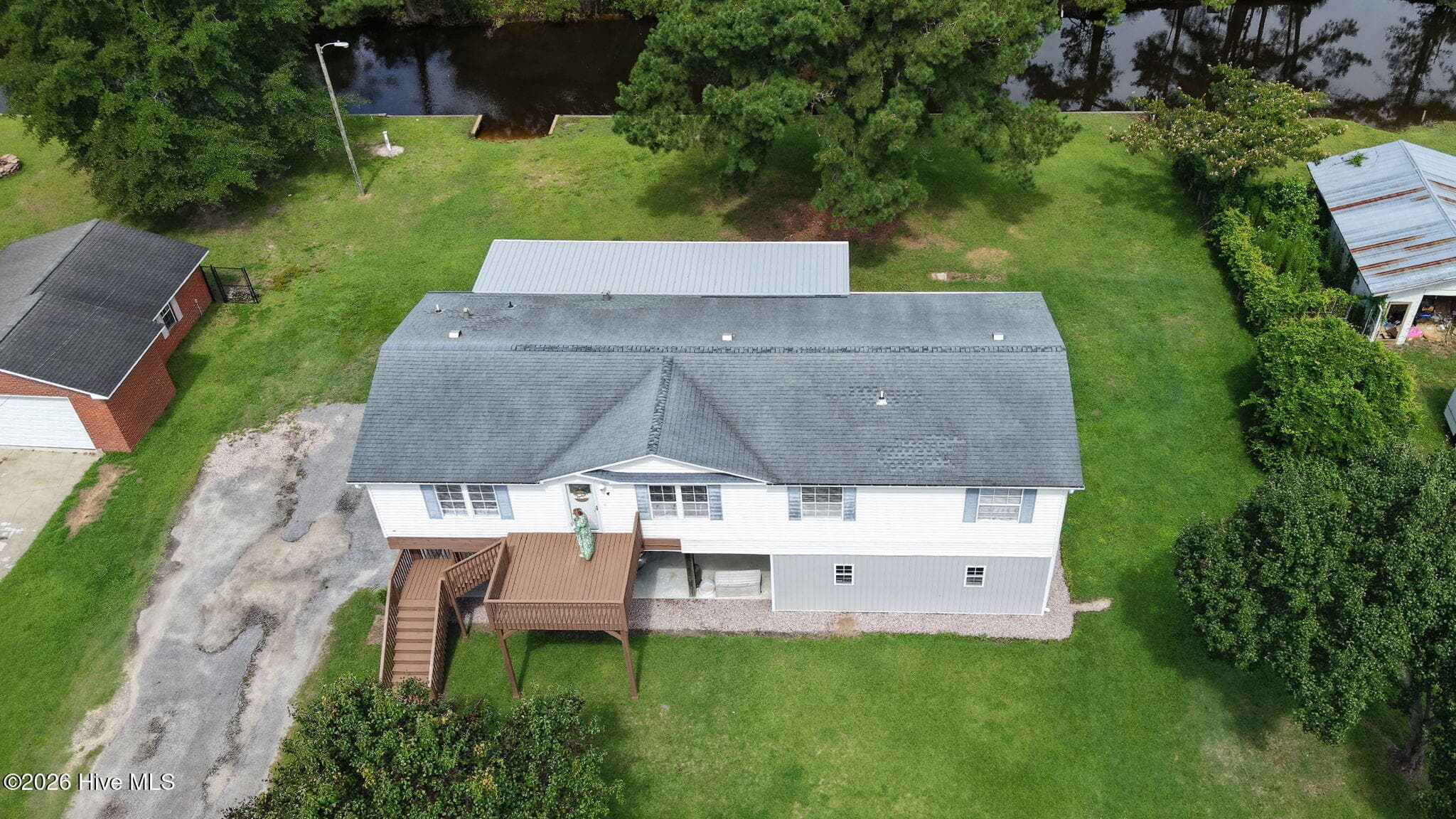 Manufactured Home at 272 Bay Shore Drive, Chocowinity, NC 27817, photo 4 of 4