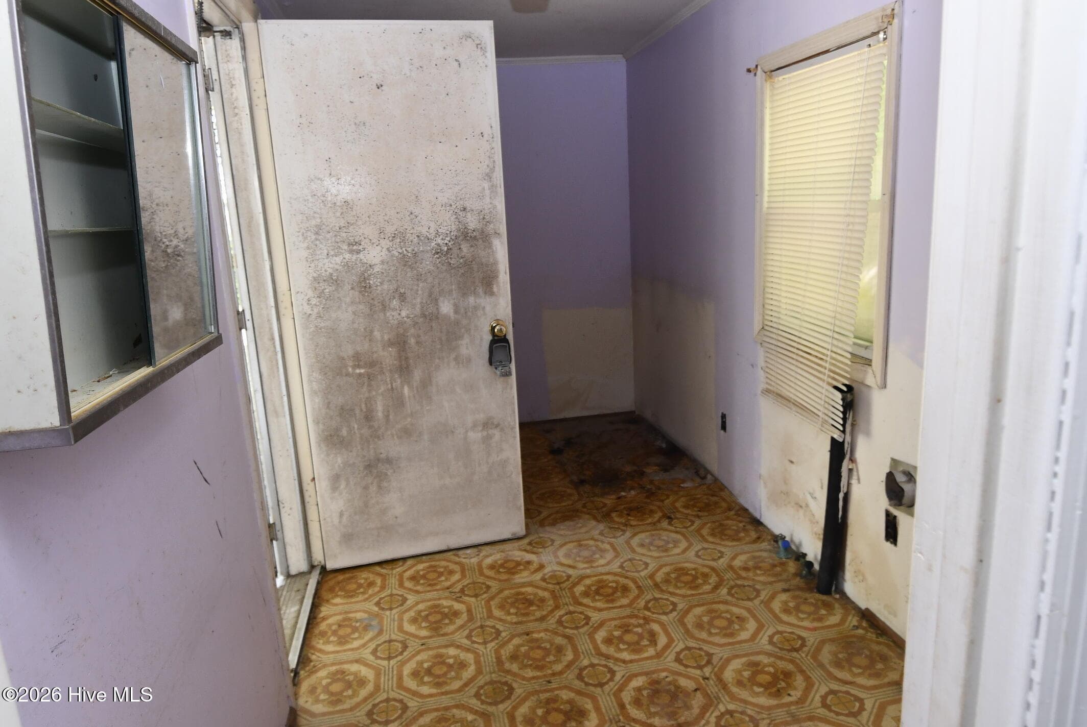 Laundry room - 114 S Gillespie Street, Elizabethtown, NC 28337