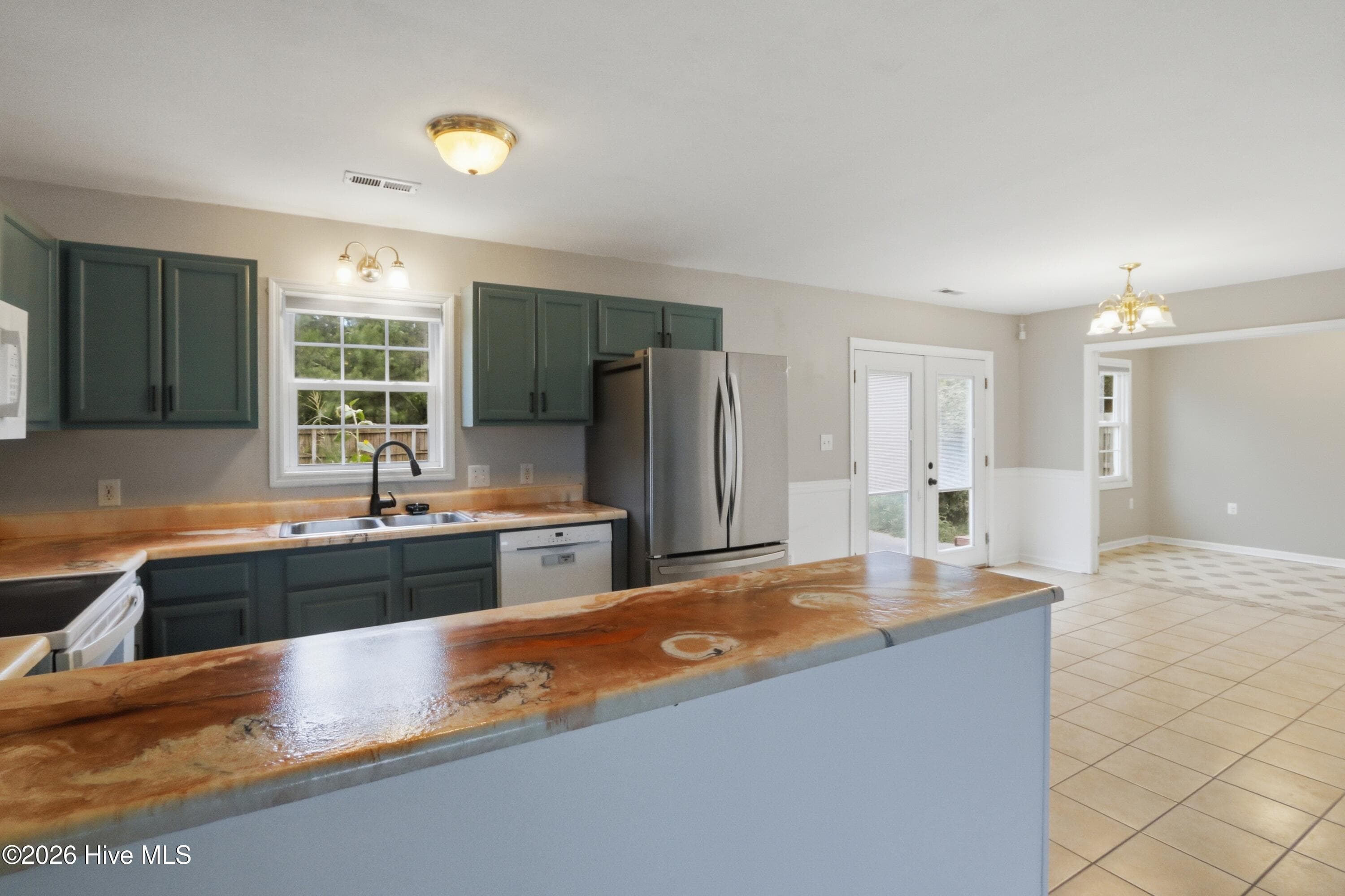 Single Family Residence at 115 Daphne Drive, Hubert, NC 28539, photo 11 of 34