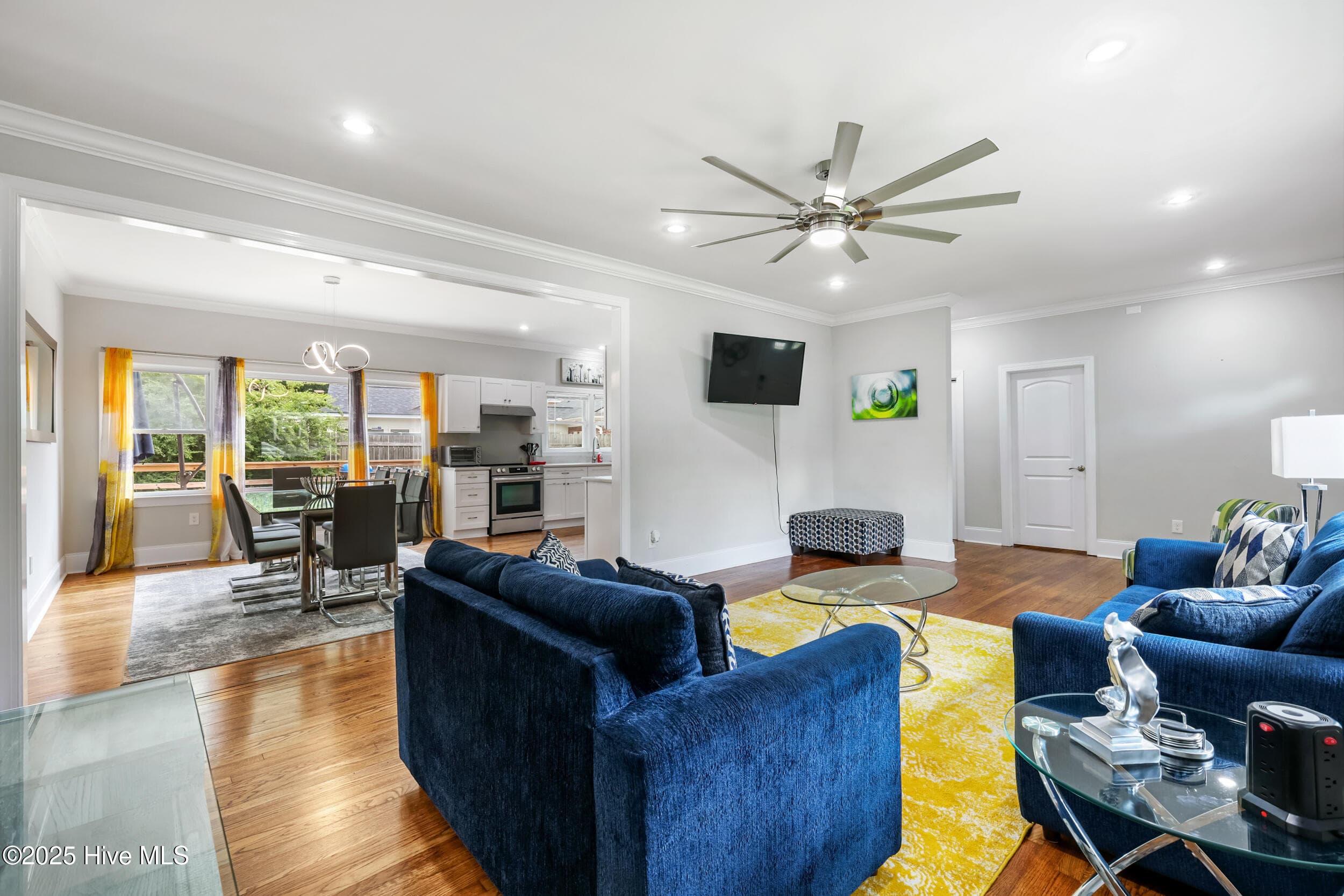 Single Family Residence at 827 Colonial Drive, Wilmington, NC 28403, photo 7 of 27