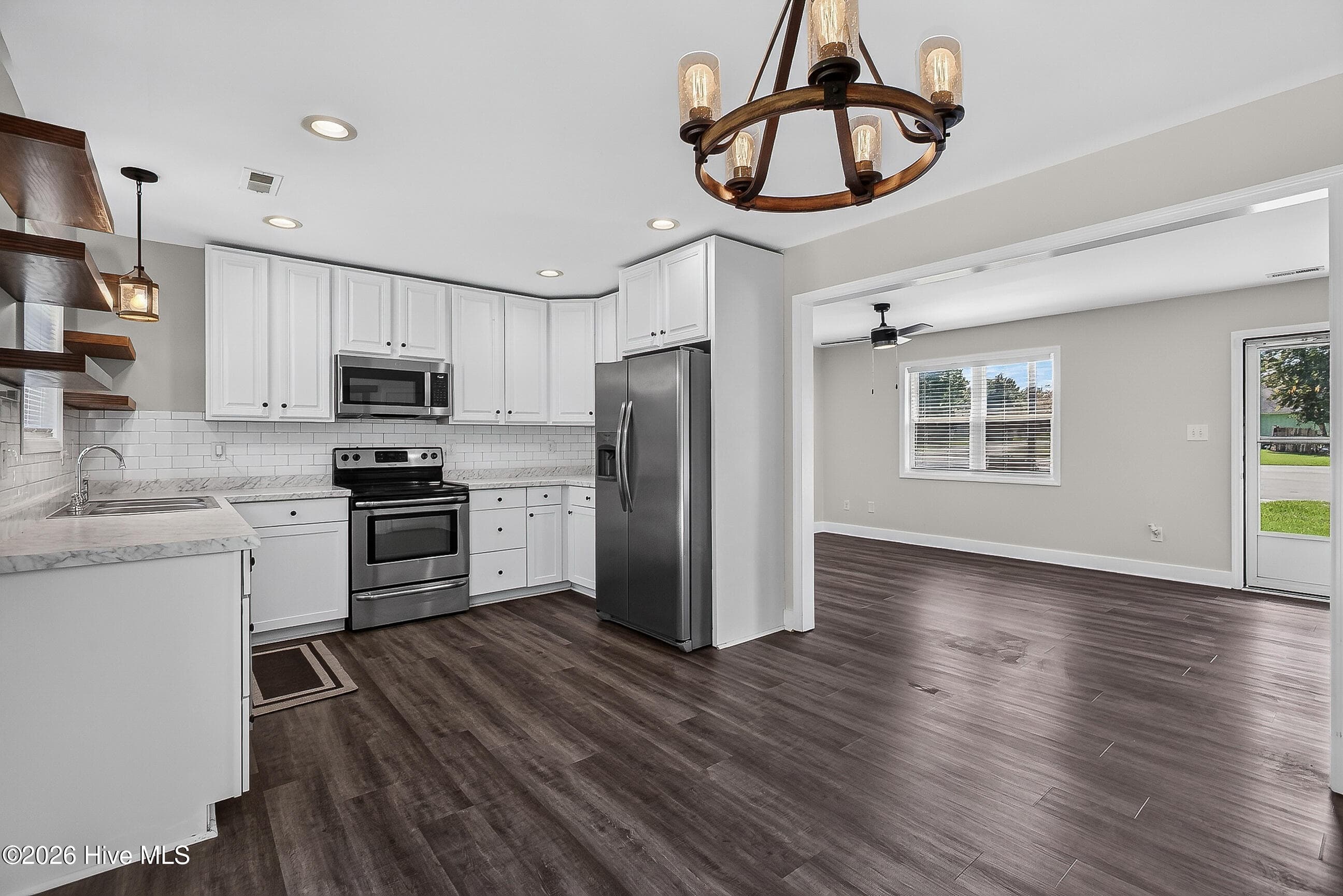 Single Family Residence at 912 Laurel Lane, Jacksonville, NC 28546, photo 17 of 35