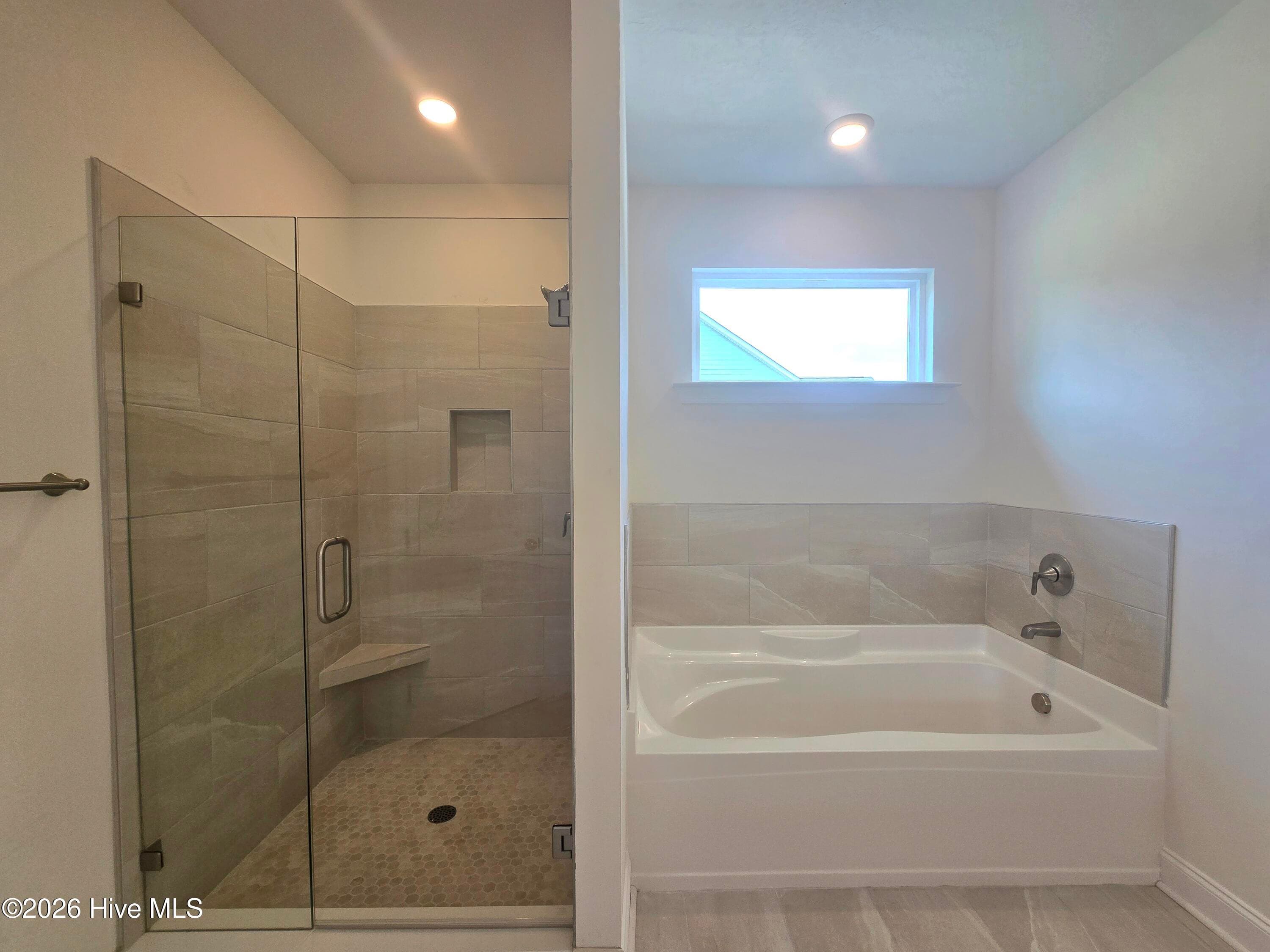 Tiled Shower & Tub Surround - 1589 Bellingham Drive, Beech Island, SC 29842