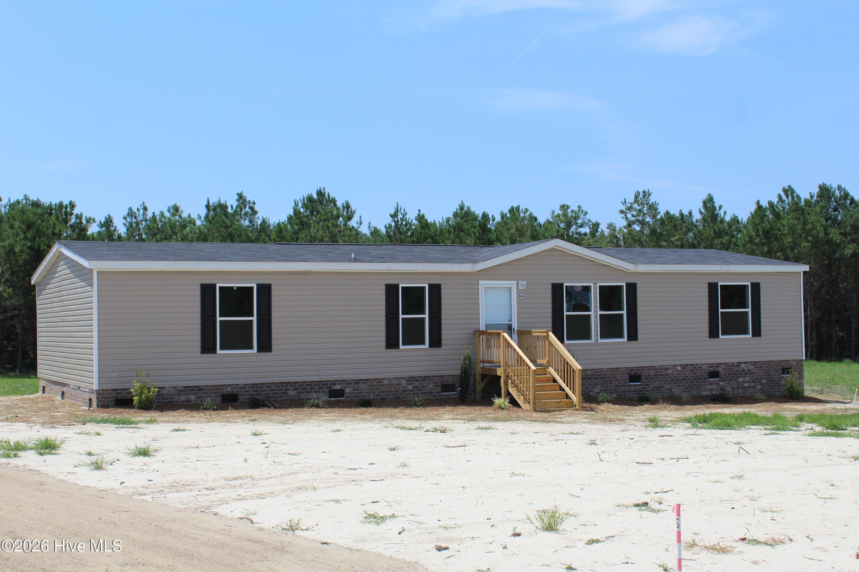 Manufactured Home at 944 Blind Bridge Road, Magnolia, NC 28453, photo 2 of 17