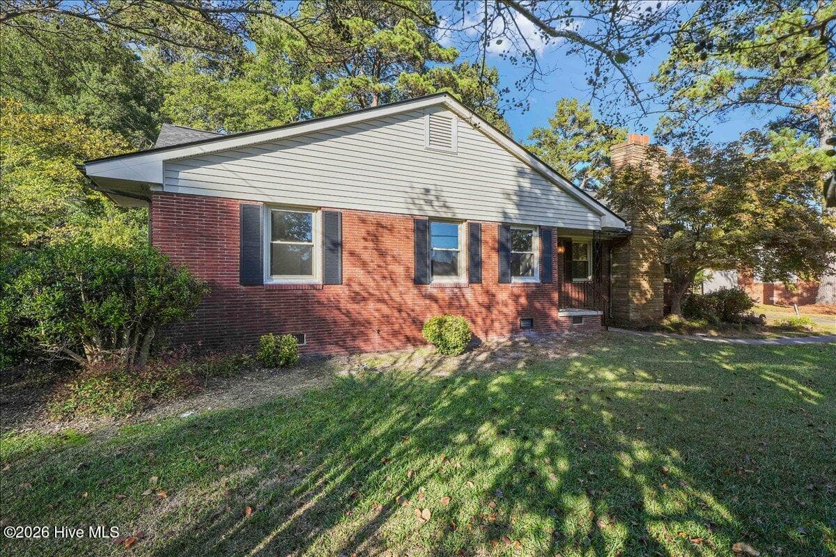 Single Family Residence at 1205 Anne Drive, Kinston, NC 28501, photo 4 of 37