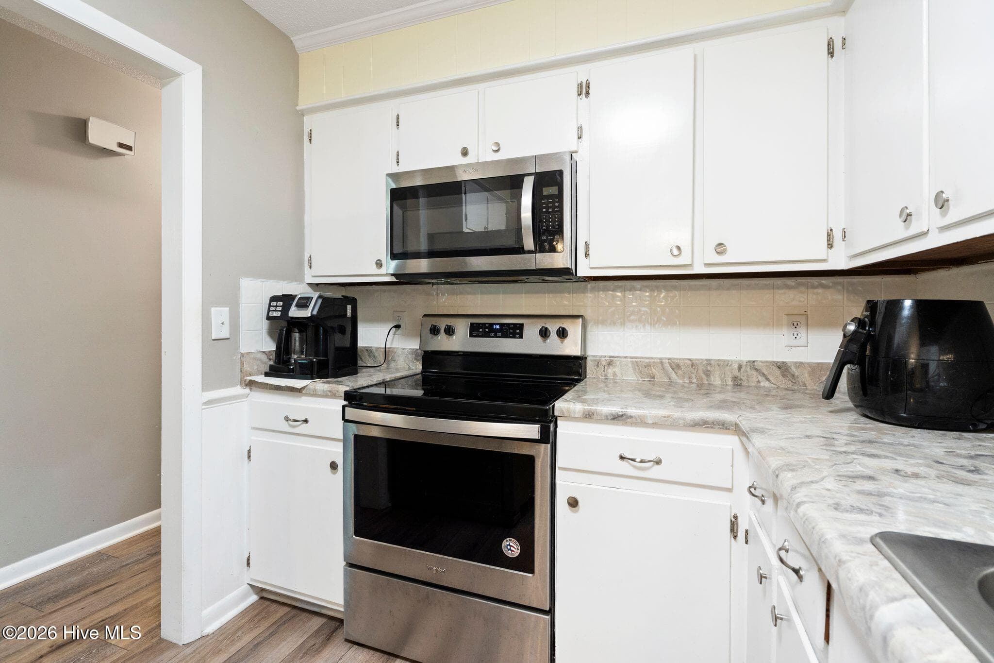 Single Family Residence at 354 Mercer Avenue, Wilmington, NC 28403, photo 4 of 22