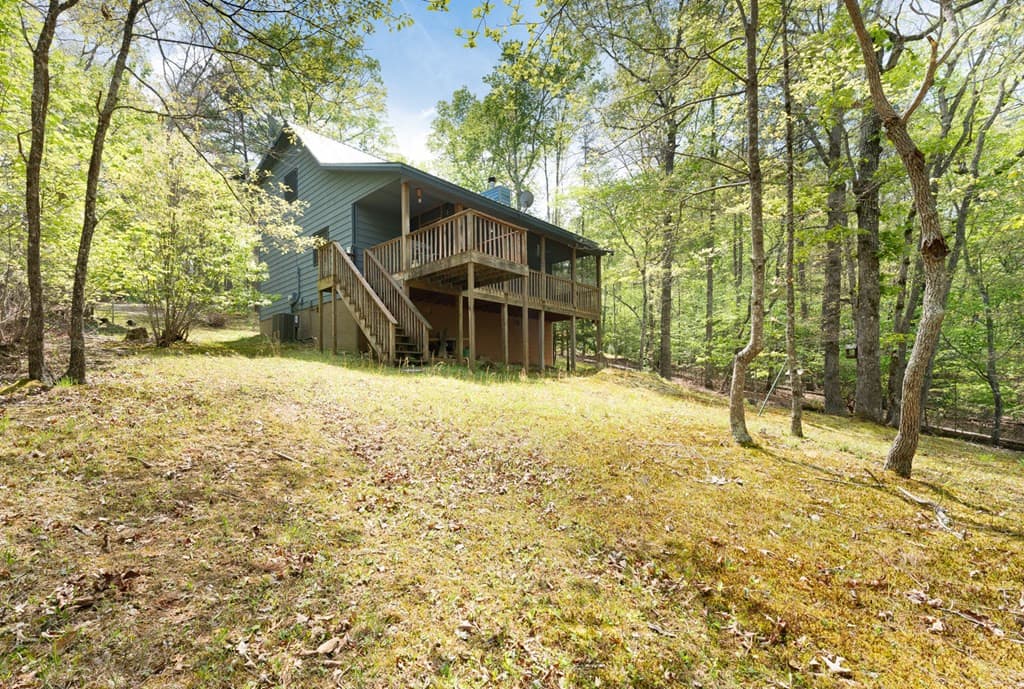 Single Family Residence at 374 Country Lane, Murphy, NC 28906, photo 3 of 4