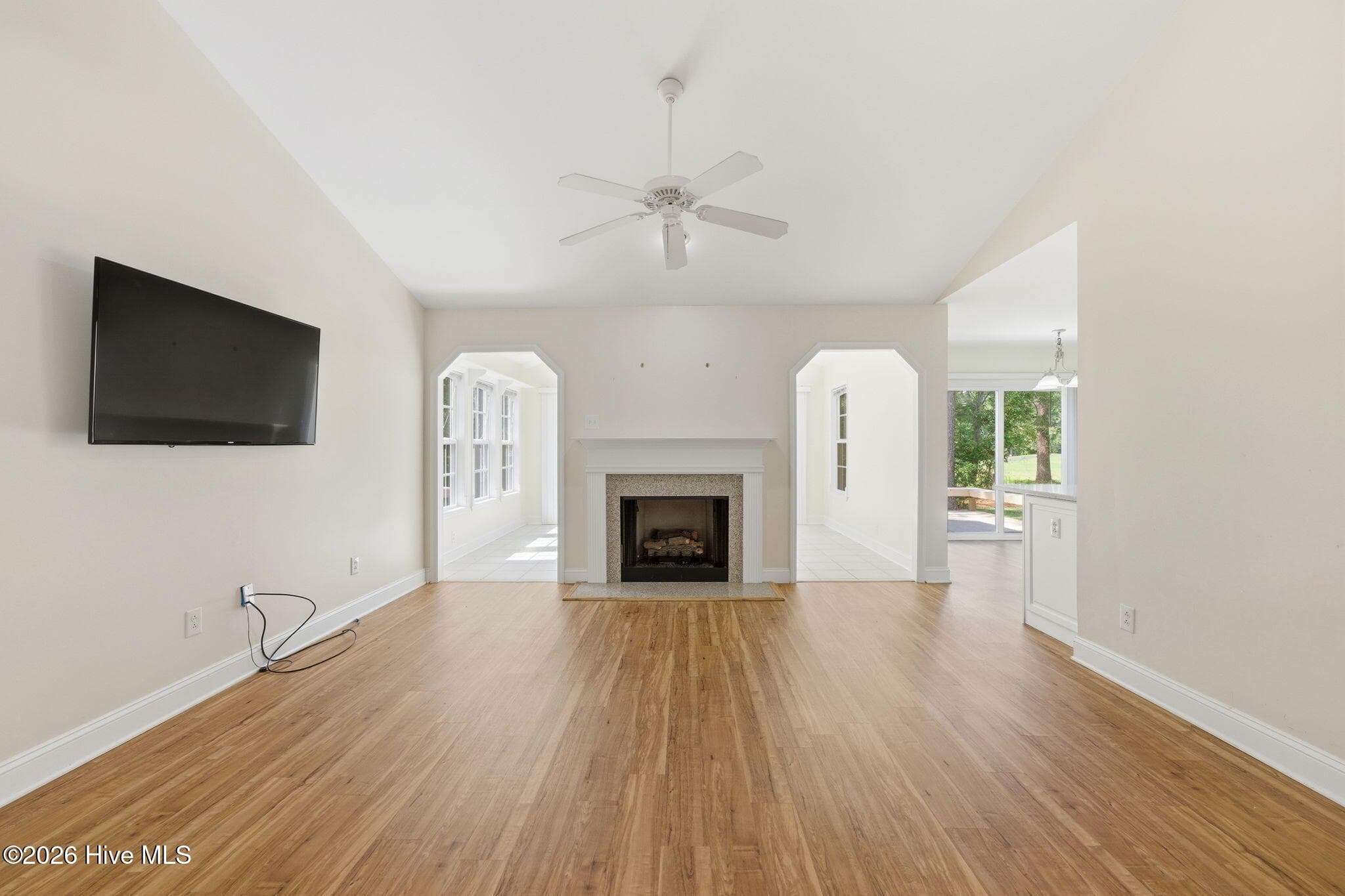 Single Family Residence at 1007 Barkentine Drive, New Bern, NC 28560, photo 6 of 60