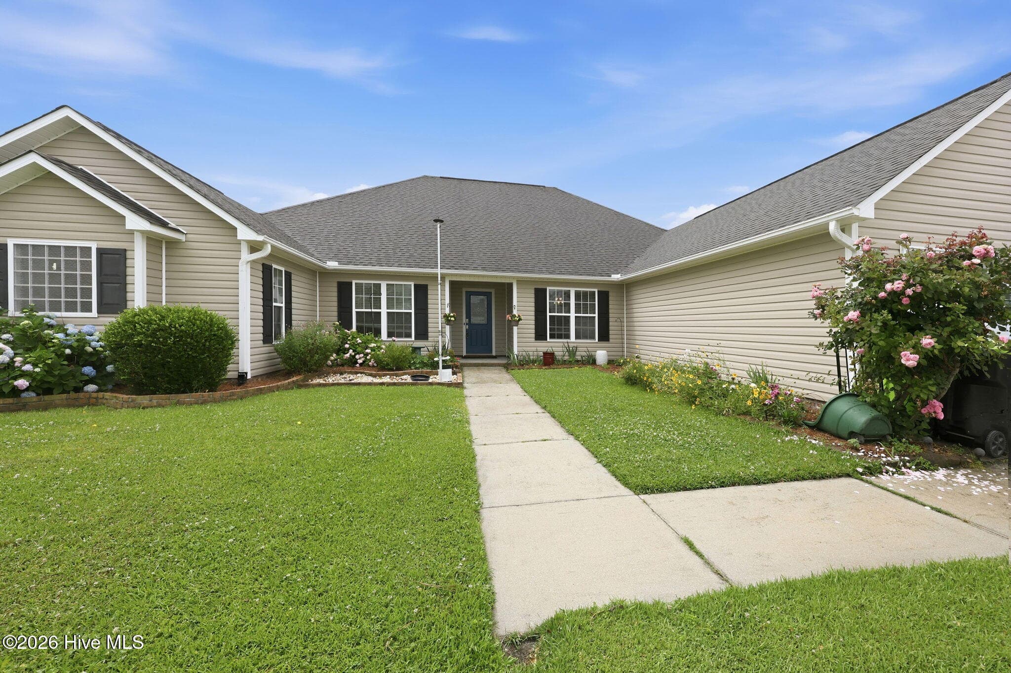 Single Family Residence at 803 Canvas Court, Swansboro, NC 28584, photo 5 of 102