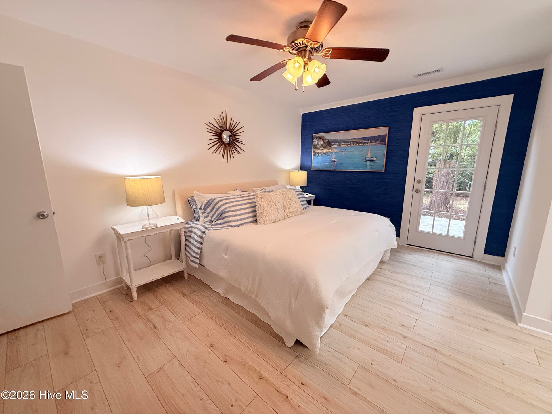 Features gorgeous blue grasscloth accent wall - 1001 Hunting Ridge Road, Wilmington, NC 28412