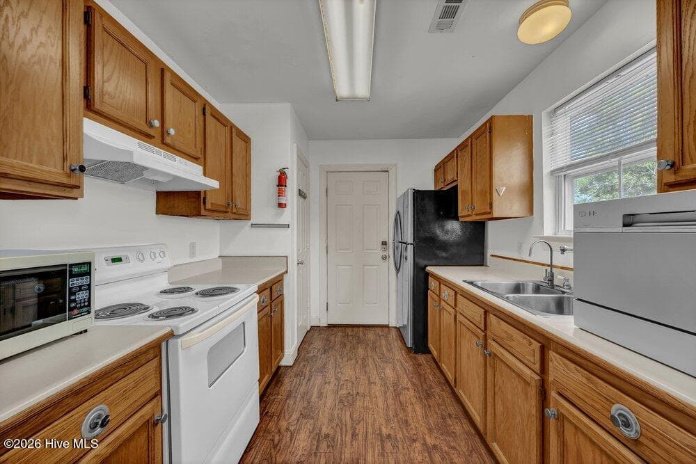 Single Family Residence at 100 S 11th Street, Wilmington, NC 28401, photo 11 of 24
