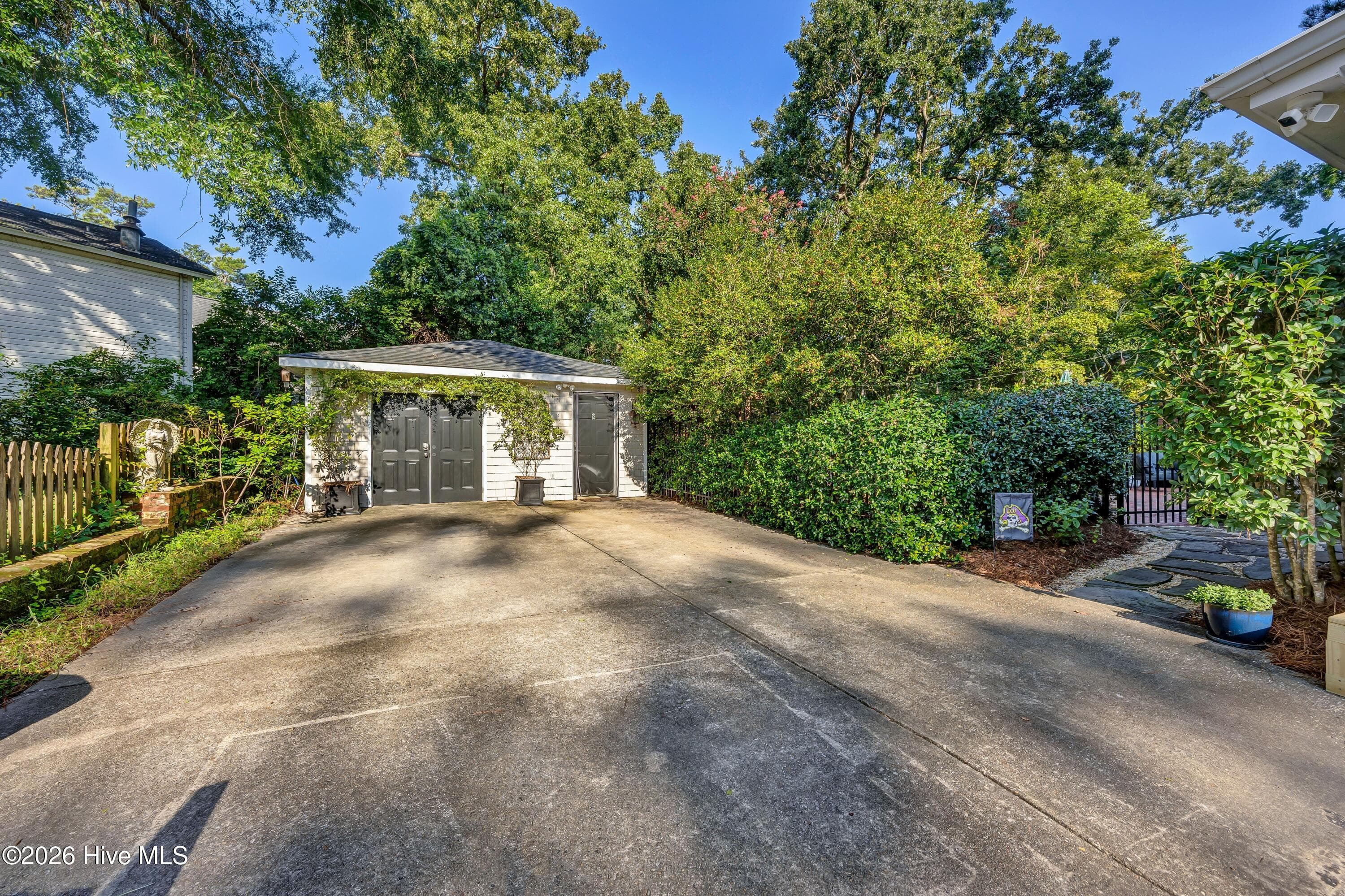 Single Family Residence at 318 Colonial Drive, Wilmington, NC 28403, photo 60 of 74