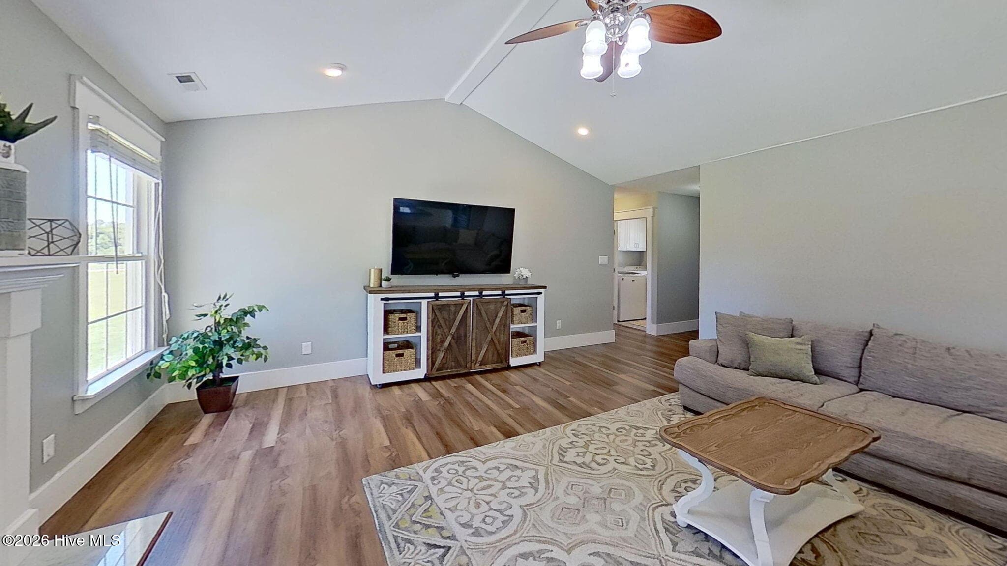Single Family Residence at 1129 Coral Reef Drive, New Bern, NC 28560, photo 20 of 68