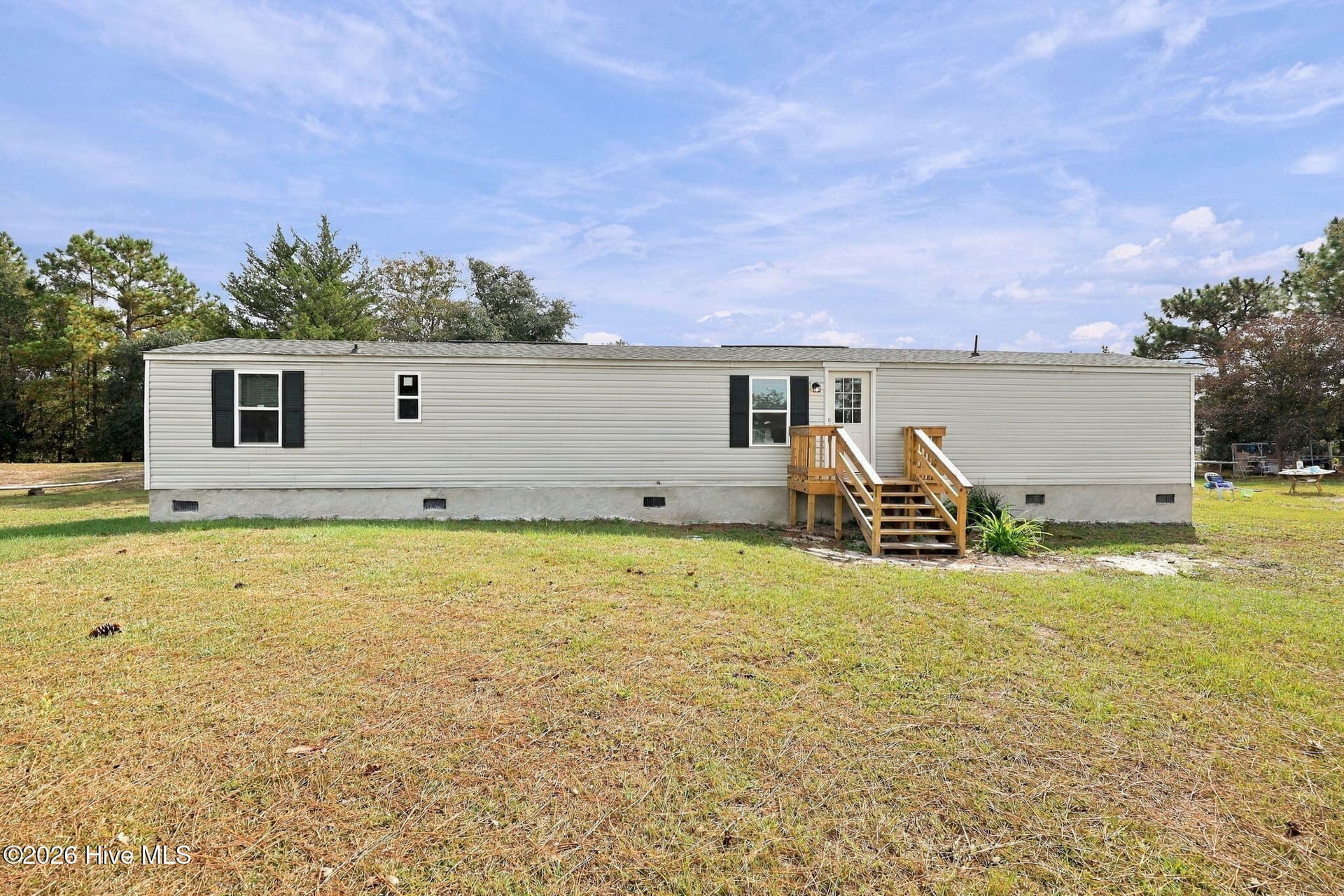 Manufactured Home at 322 N Winchester Lane, Hubert, NC 28539, photo 2 of 65