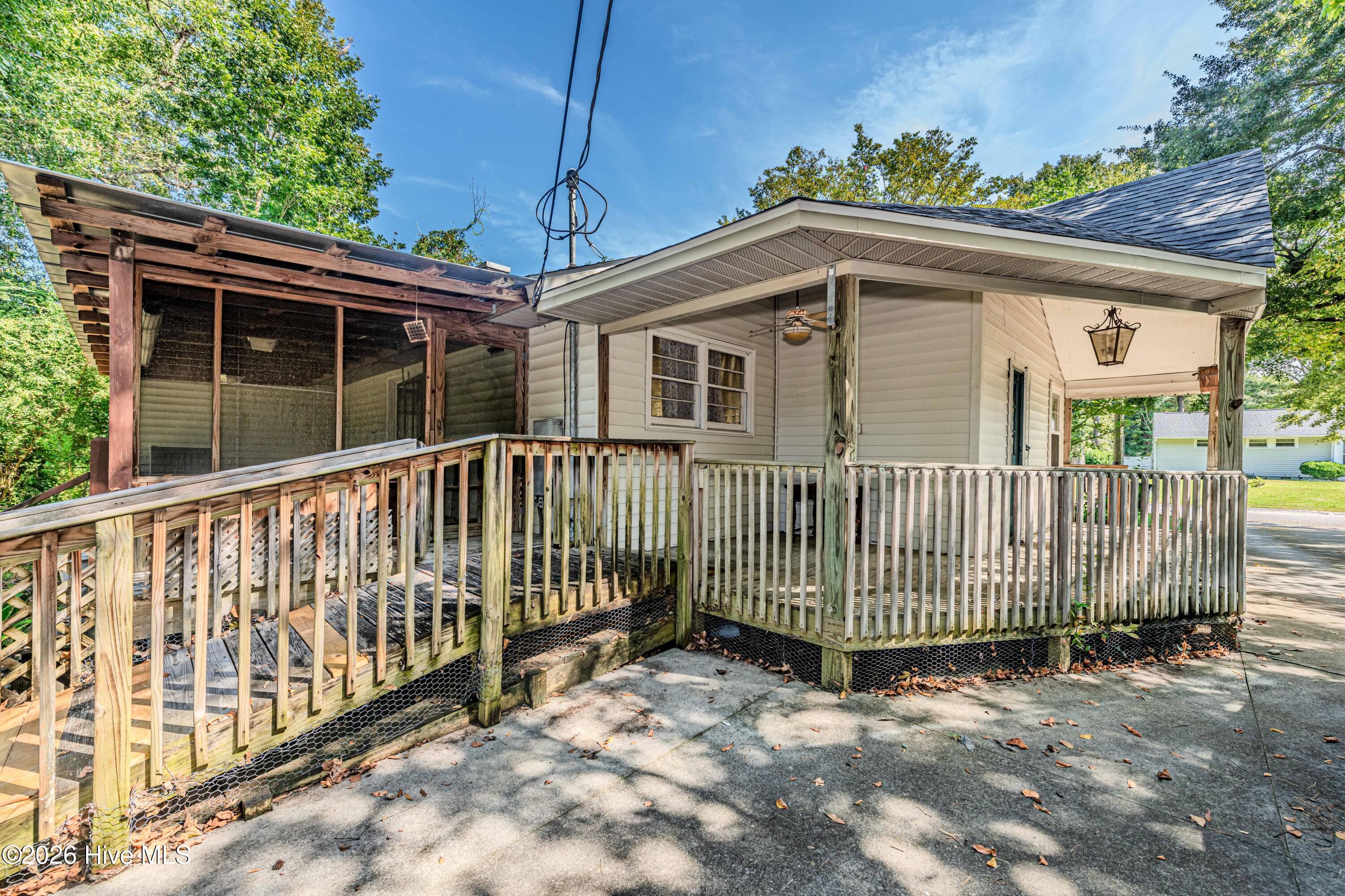 Single Family Residence at 519 Oak Lane, Jacksonville, NC 28540, photo 3 of 5