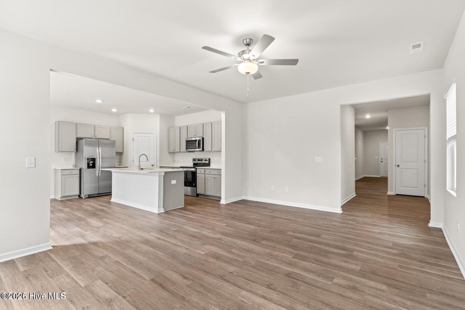 Single Family Residence at 908 Lanyard Lane, New Bern, NC 28560, photo 10 of 39