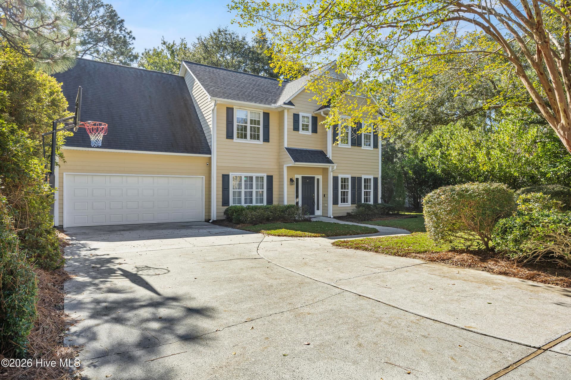 Single Family Residence at 101 Mackenzie Drive, Wilmington, NC 28409, photo 2 of 60