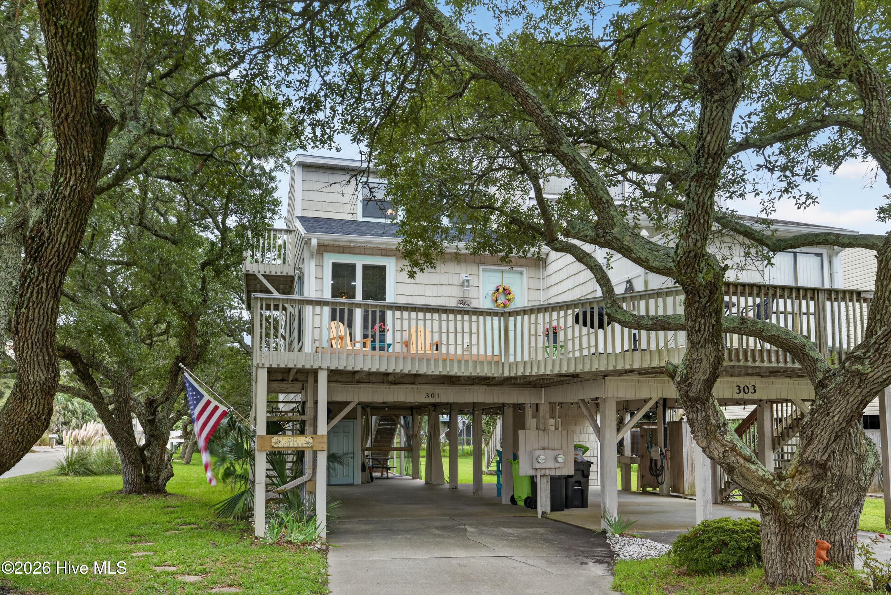 Fantastic corner lot - 301 Bay Circle, North Topsail Beach, NC 28460