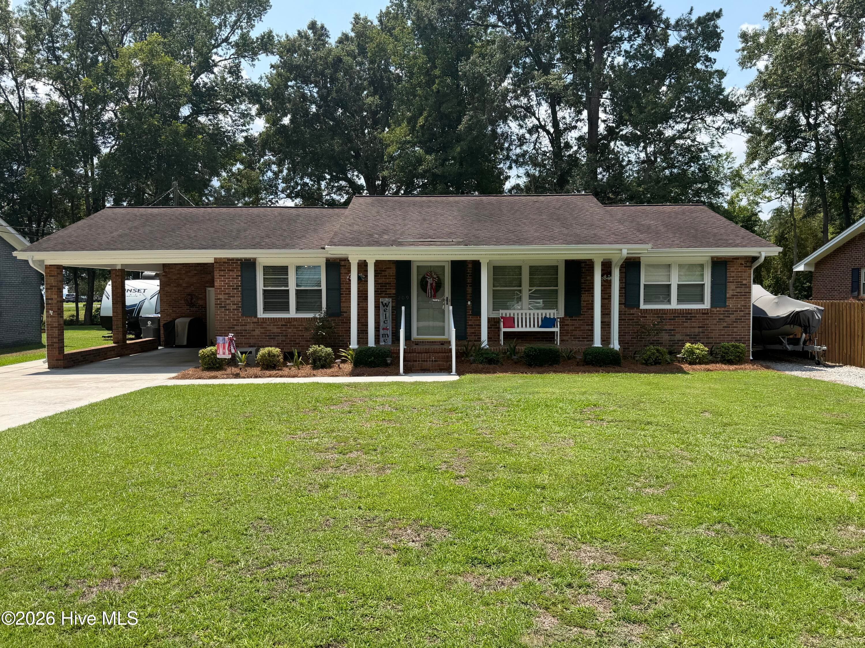 209 Nancy Street, Lake Waccamaw, NC 28450