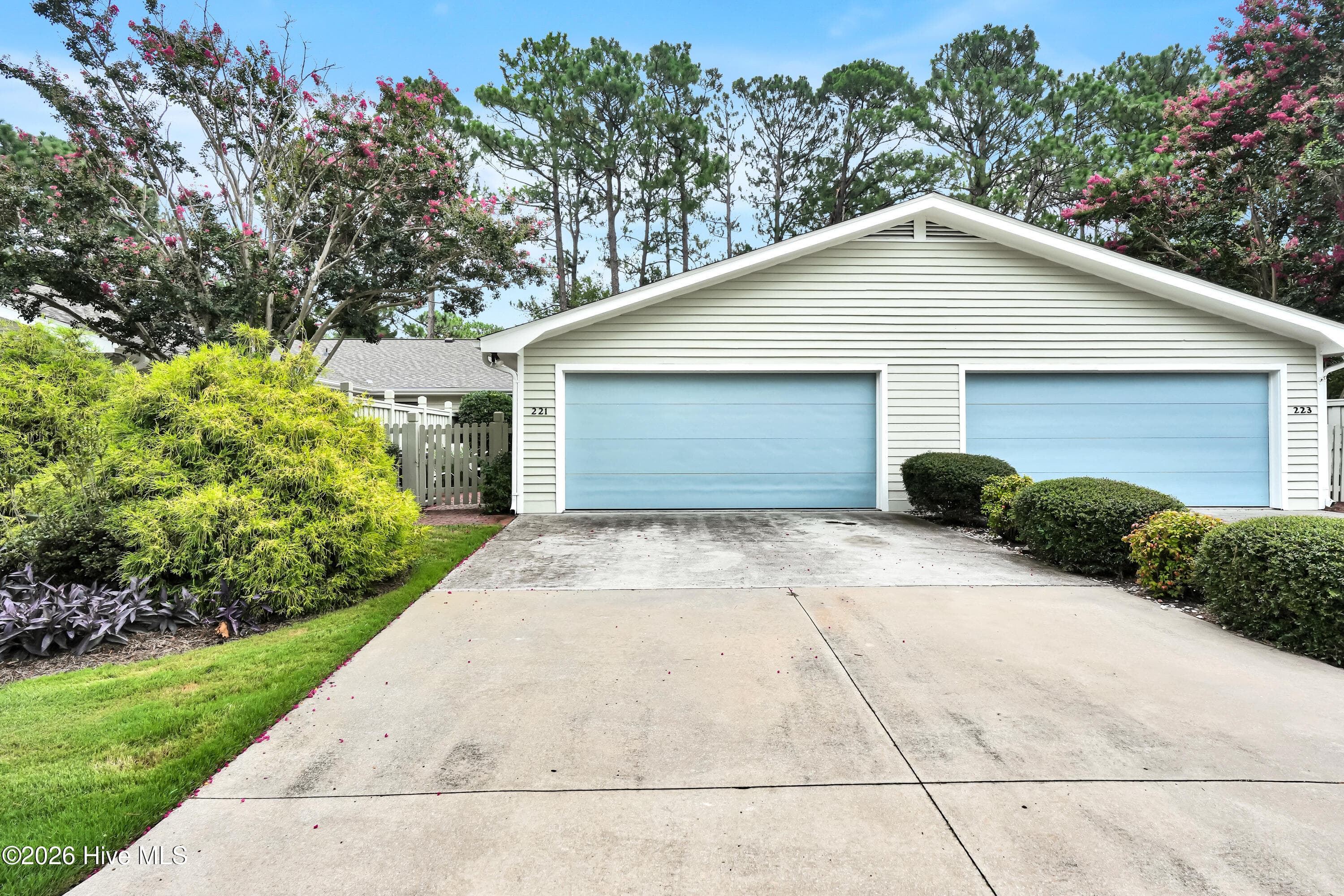Townhouse at 221 Inland Greens Circle, Wilmington, NC 28405, photo 4 of 44