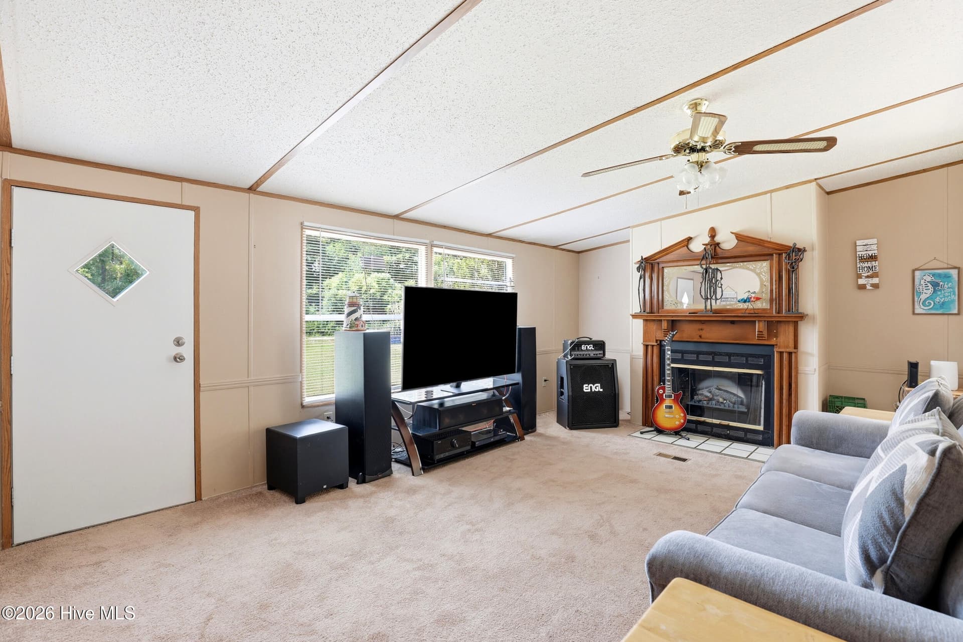 Manufactured Home at 709 Inlet Acres Drive, Wilmington, NC 28412, photo 3 of 44